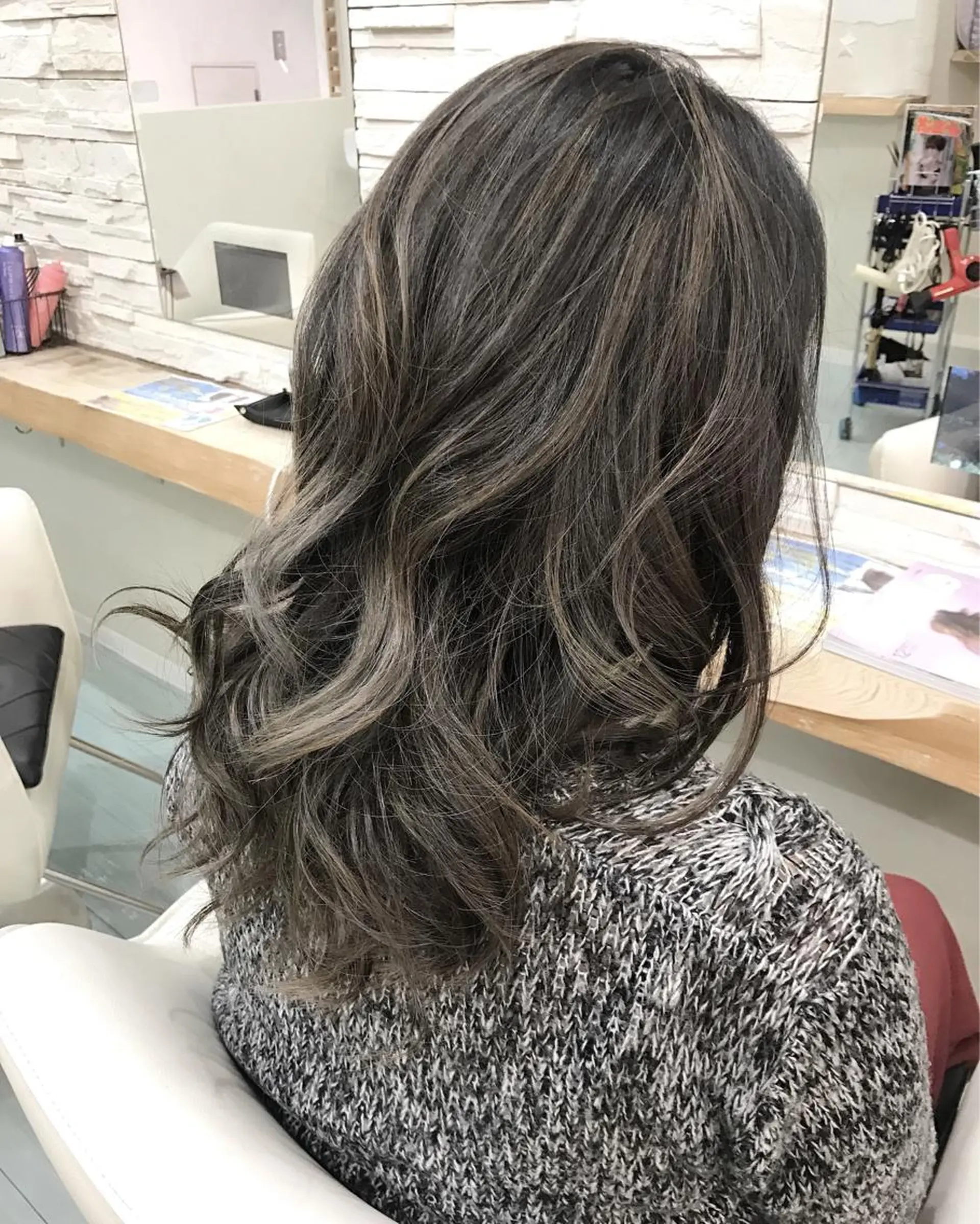カラー デザインカラー ハイライトカラー ハイトーンカラー カット ヘアカラー Blue hair lau所属・中川 仁のヘアスタイル