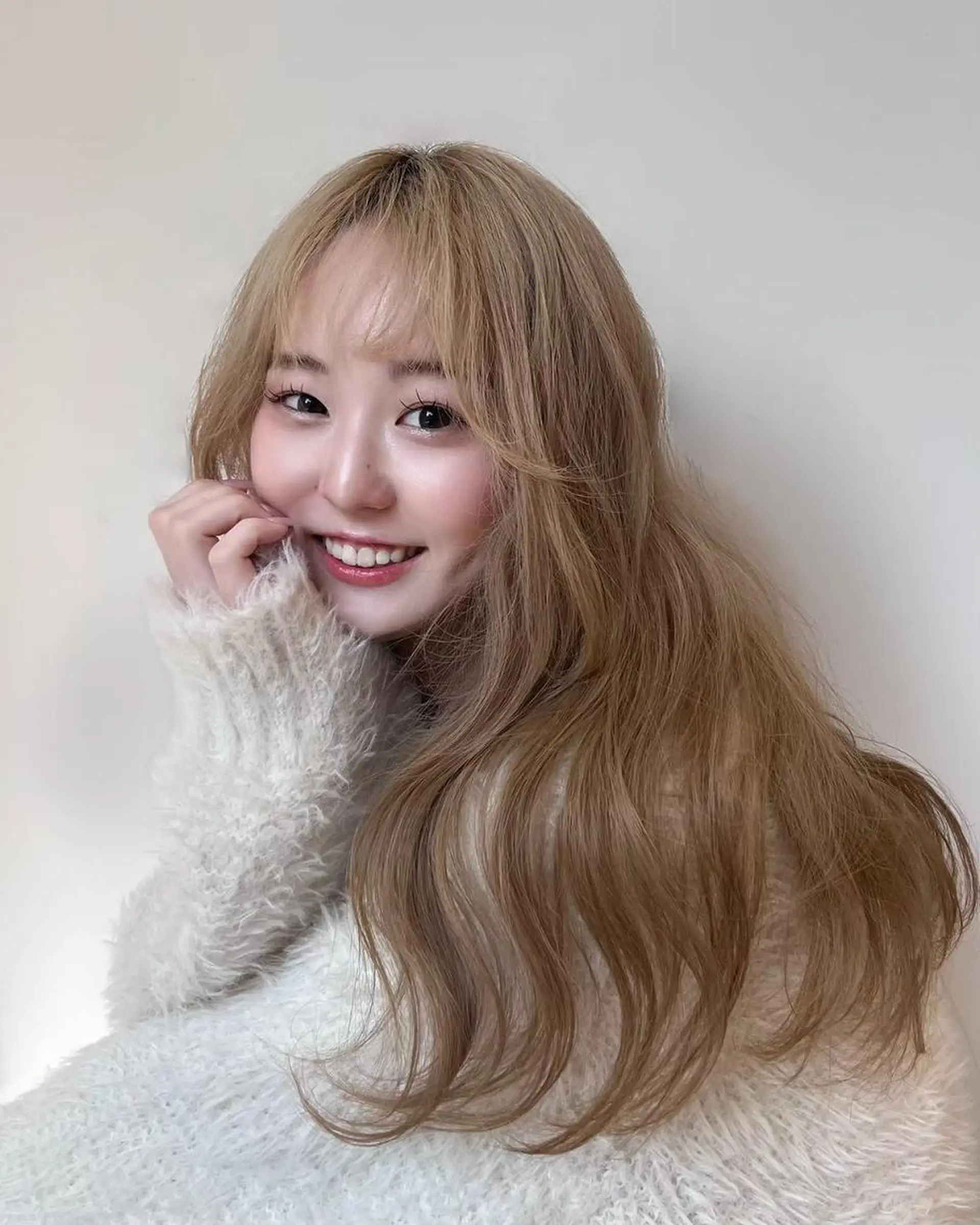 カラー 冬のトレンド艶髪 🩶銀座TUNEのヘアスタイル