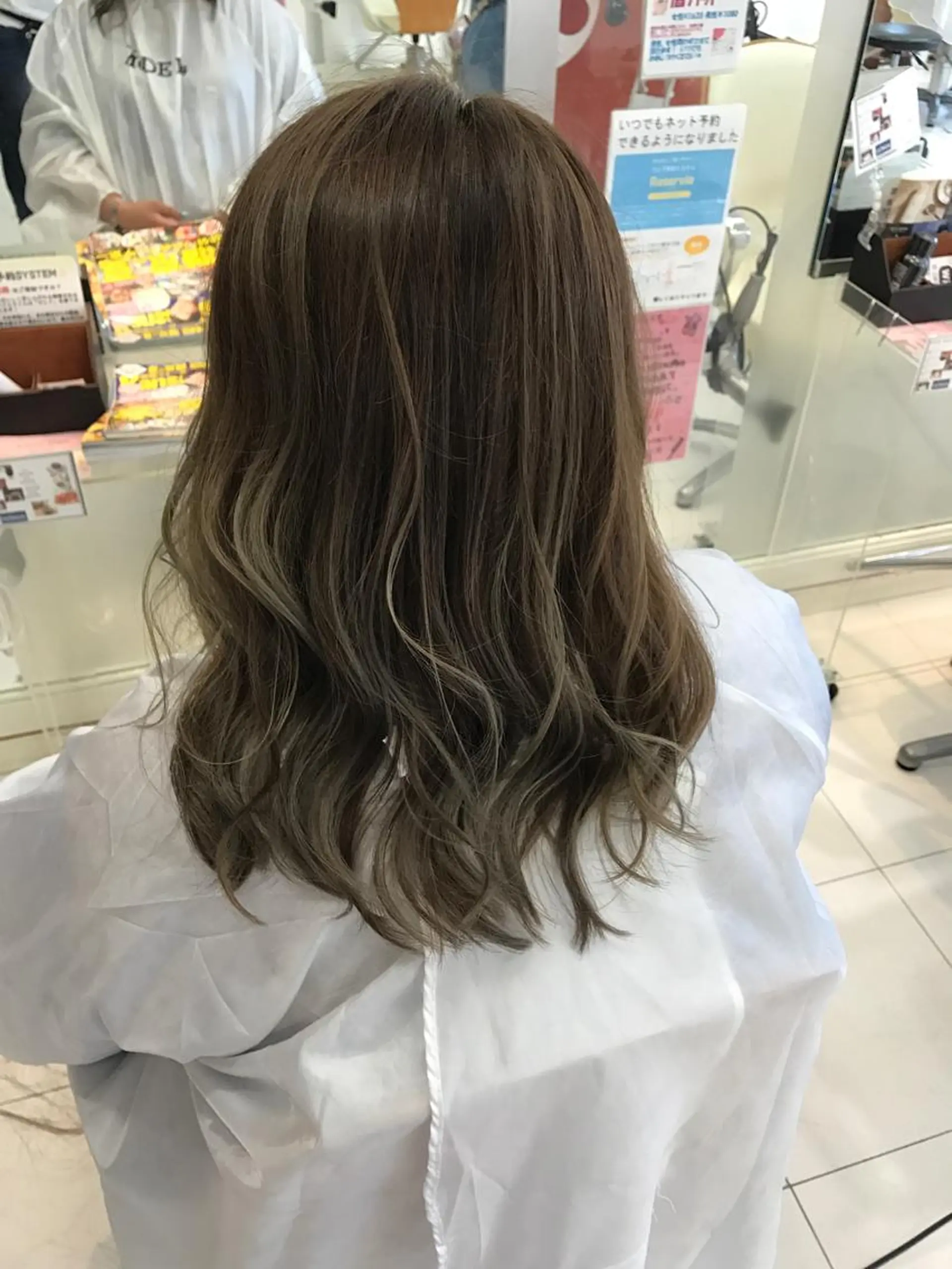 ミディアム カラー ハイライトカラー ハイライト D.log 大和西大寺店所属・川崎 雅大のヘアスタイル