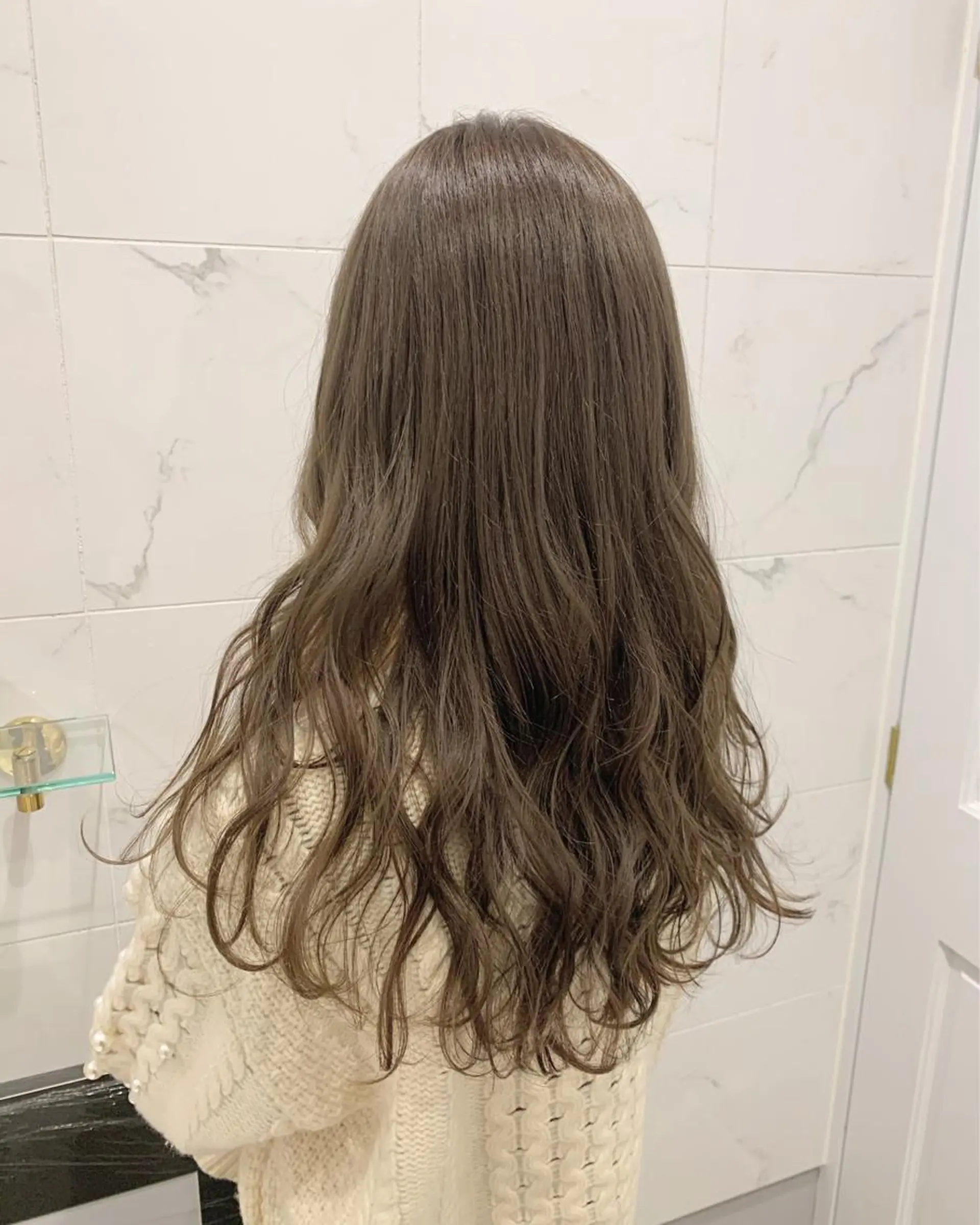 ロング 外国人風カラー ハイライト 髪質改善 韓国風ヘア レイヤーカット ハリウッドブロウ LAID BACKの眉毛・アイブロウイメージ