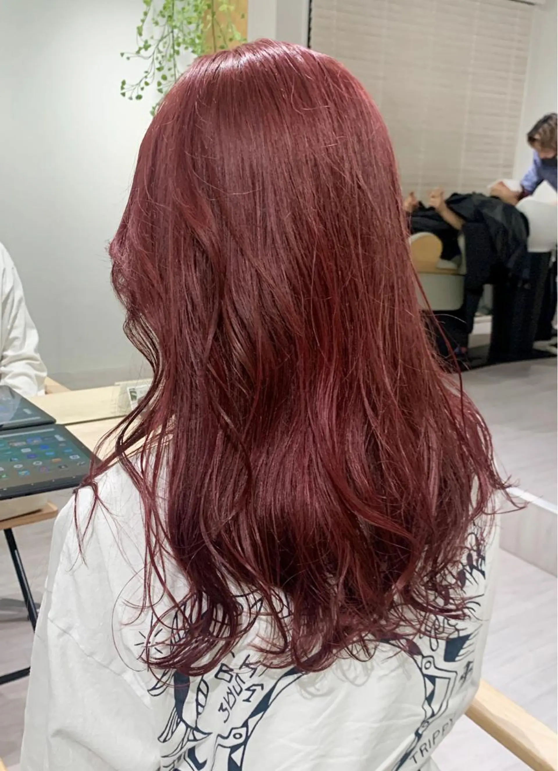 ロング カラー レッドカラー カット ヘアカラー トリートメント ツヤカラー🤍 ARISAのヘアスタイル