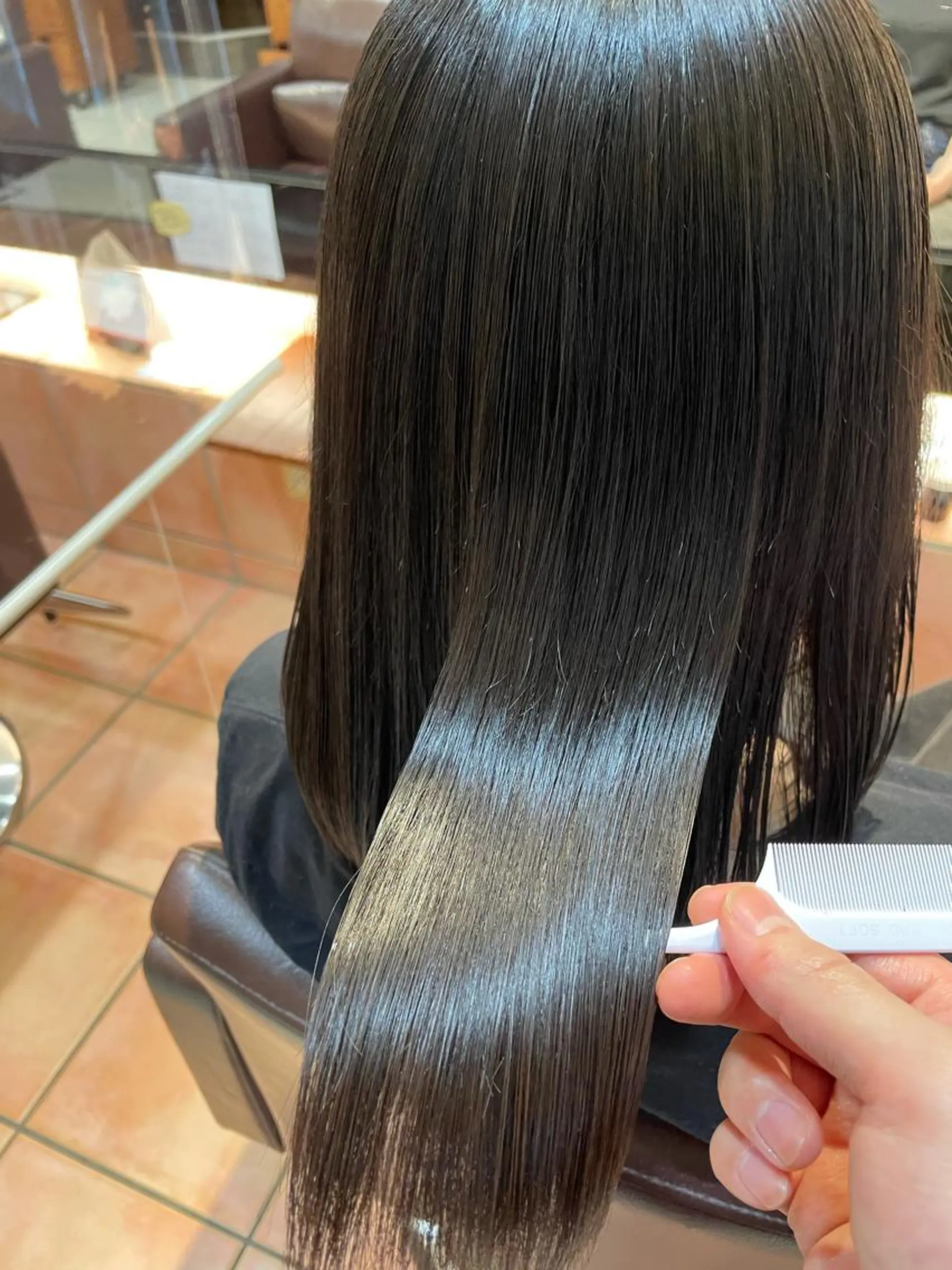 セミロング 髪質改善 トリートメント カット 縮毛矯正 トリートメント ★糀谷 敬大のヘアスタイル