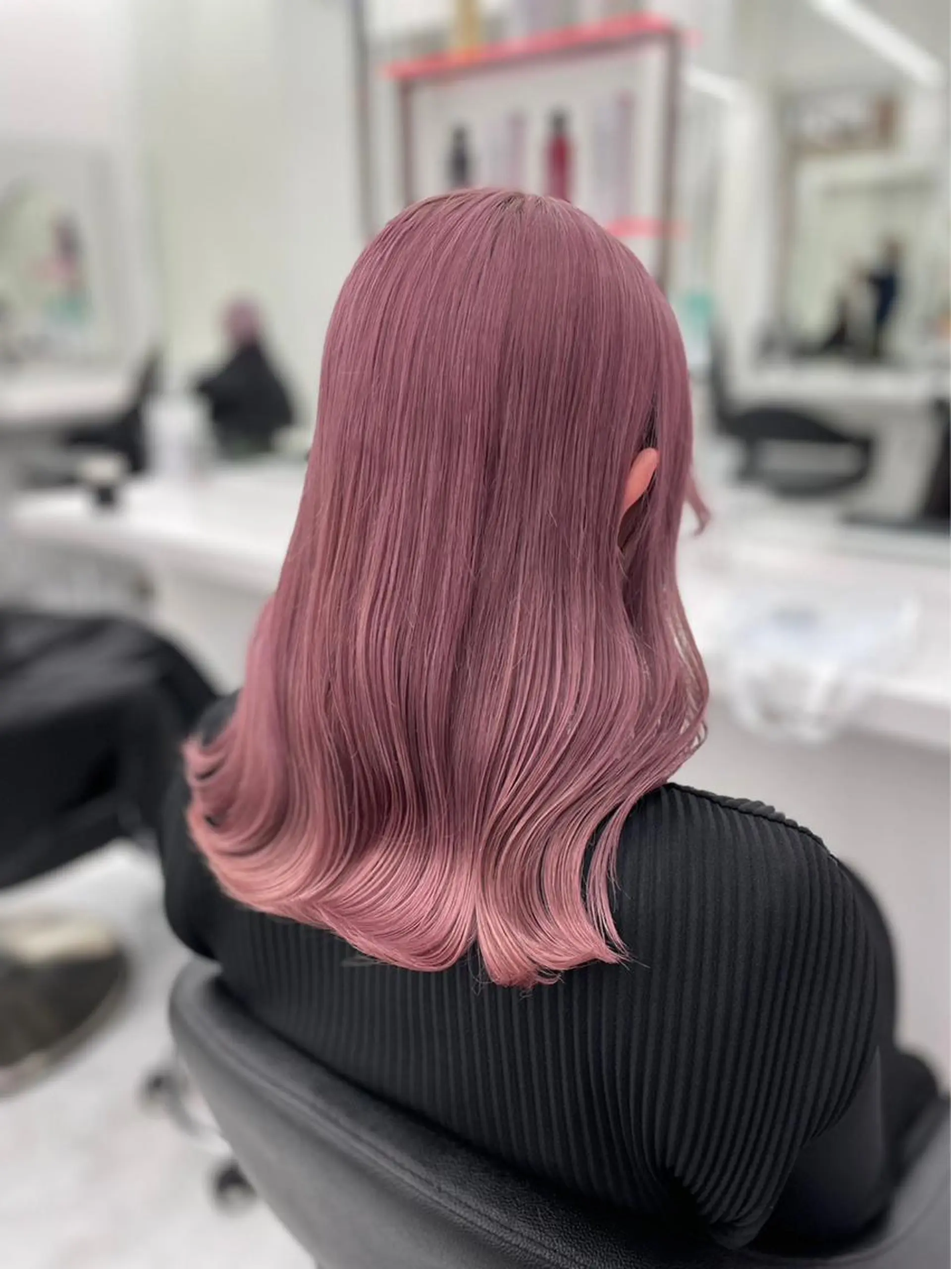 ミディアム ❤︎ワンホンガーリー なハイトーンヘア❤︎のヘアスタイル