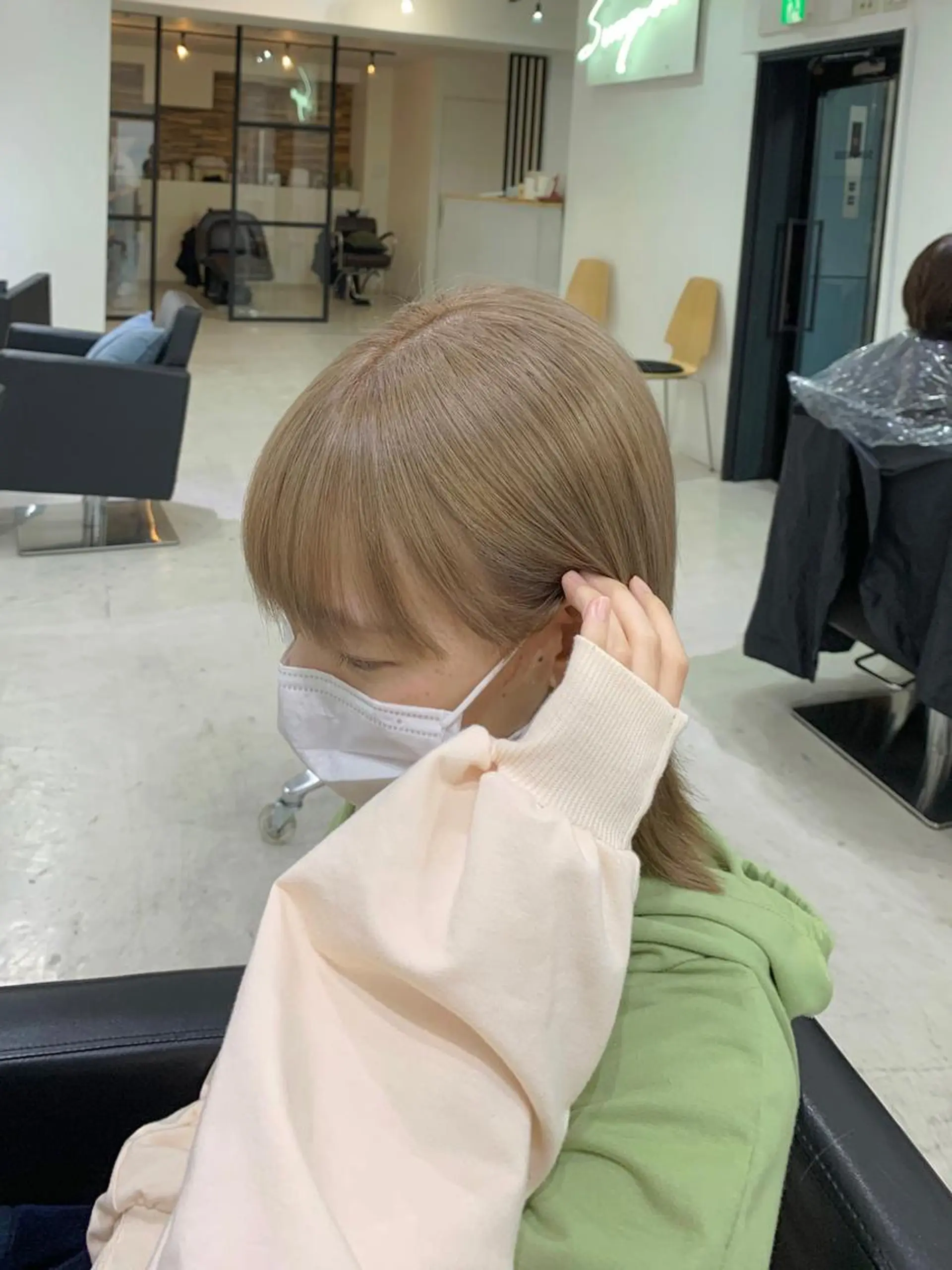 ミディアム カット ヘアカラー トリートメント traceby8所属・traceby8 小濱彰太のヘアスタイル