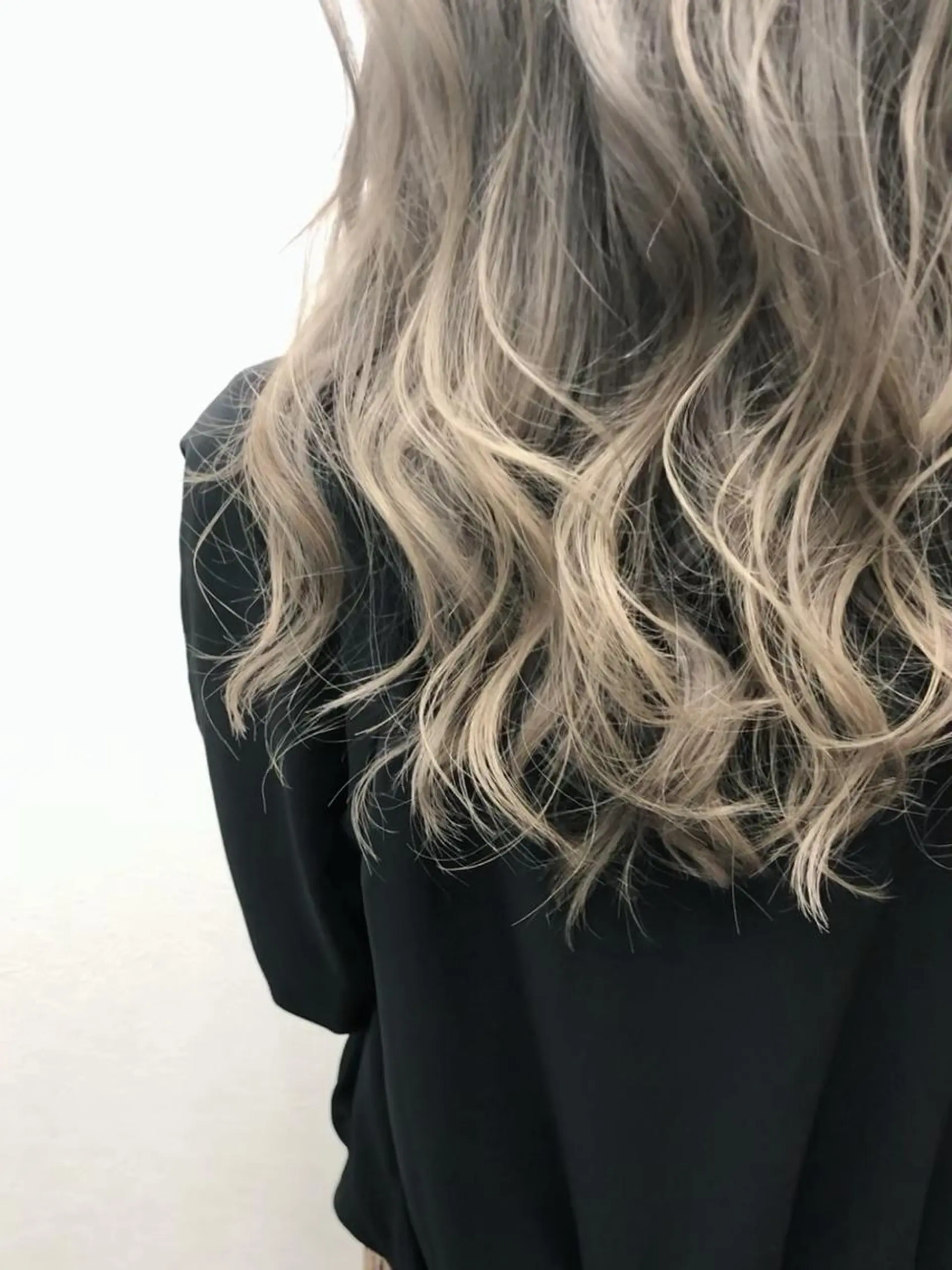 ロング カラー ダークグレー ダークグレージュ グレージュ ヤナ マネージャーのヘアスタイル