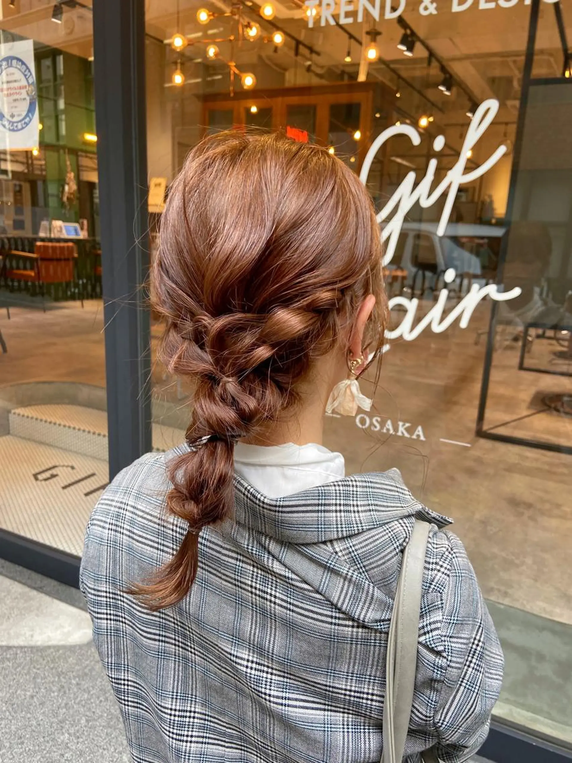 ロング カラー ブリーチ ノイシキ サキのヘアスタイル