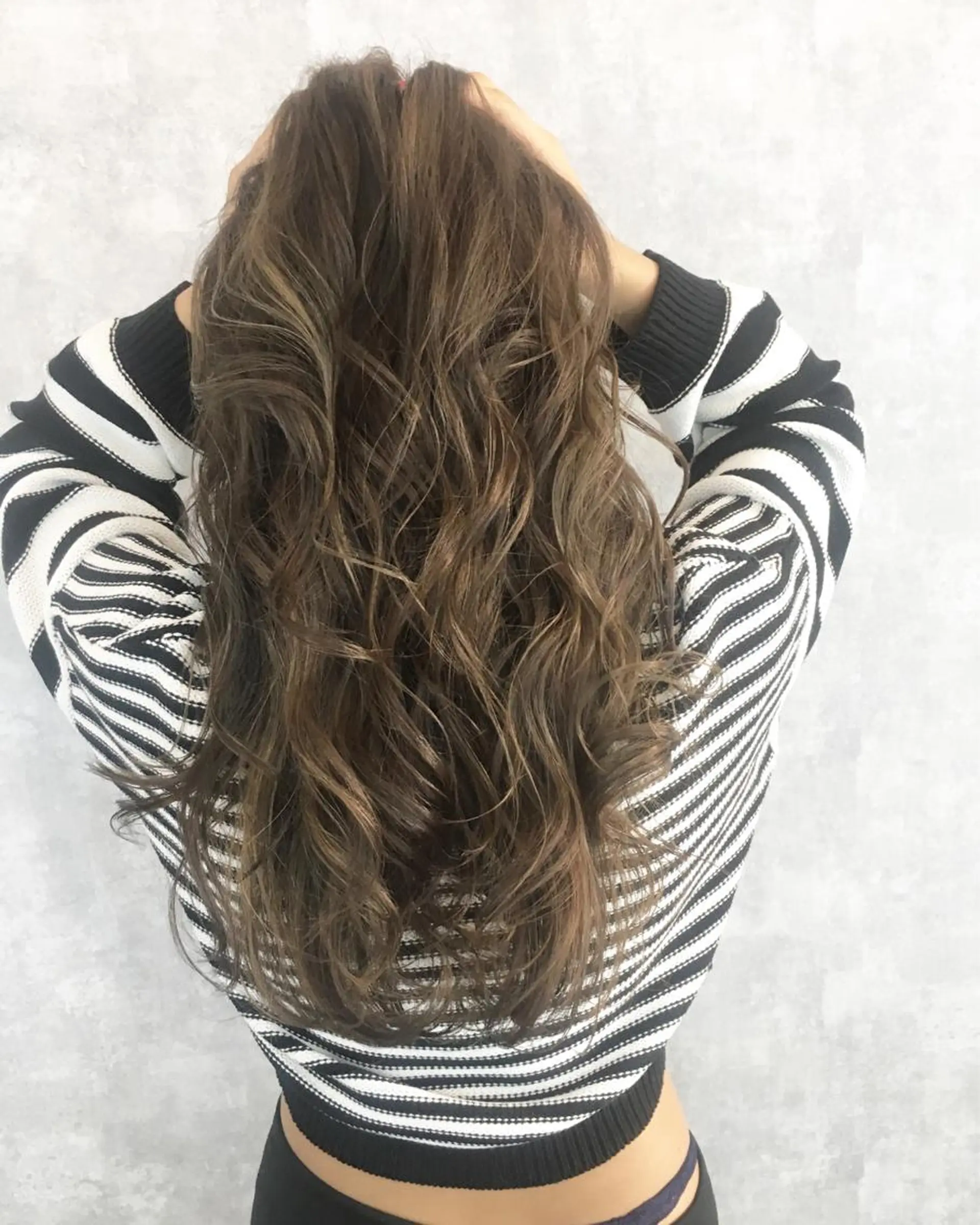 ロング カラー アッシュ アッシュブラウン ブラウンカラー 透明感カラー ハイライトカラー レイヤーカット BLend 渋谷のヘアスタイル