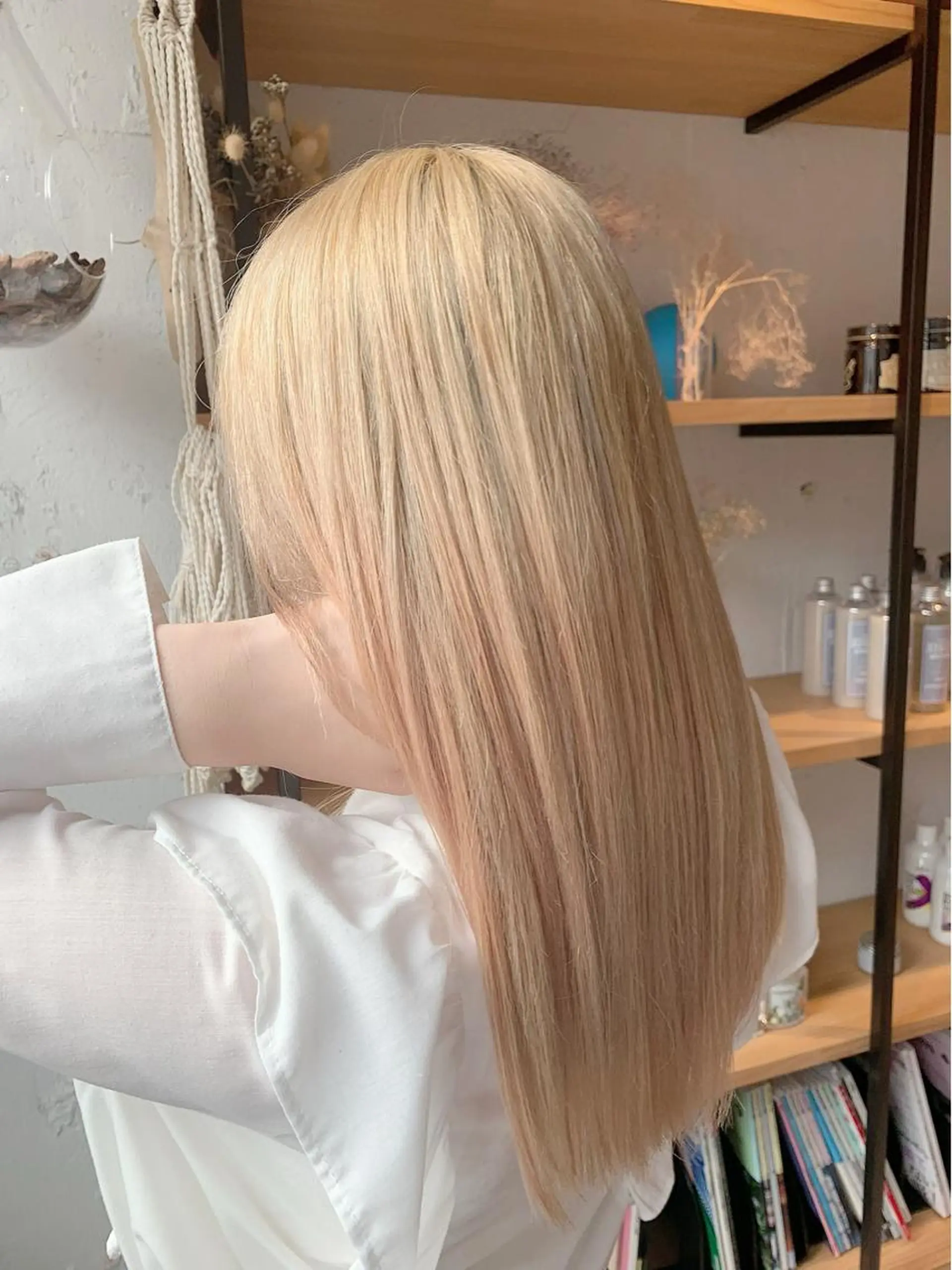 ショート カラー ベージュカラー ブリーチ ミルクティーベージュ ヘアカラー トリートメント 💛丁寧さNo.🥇 🧸片山智裕💛のヘアスタイル