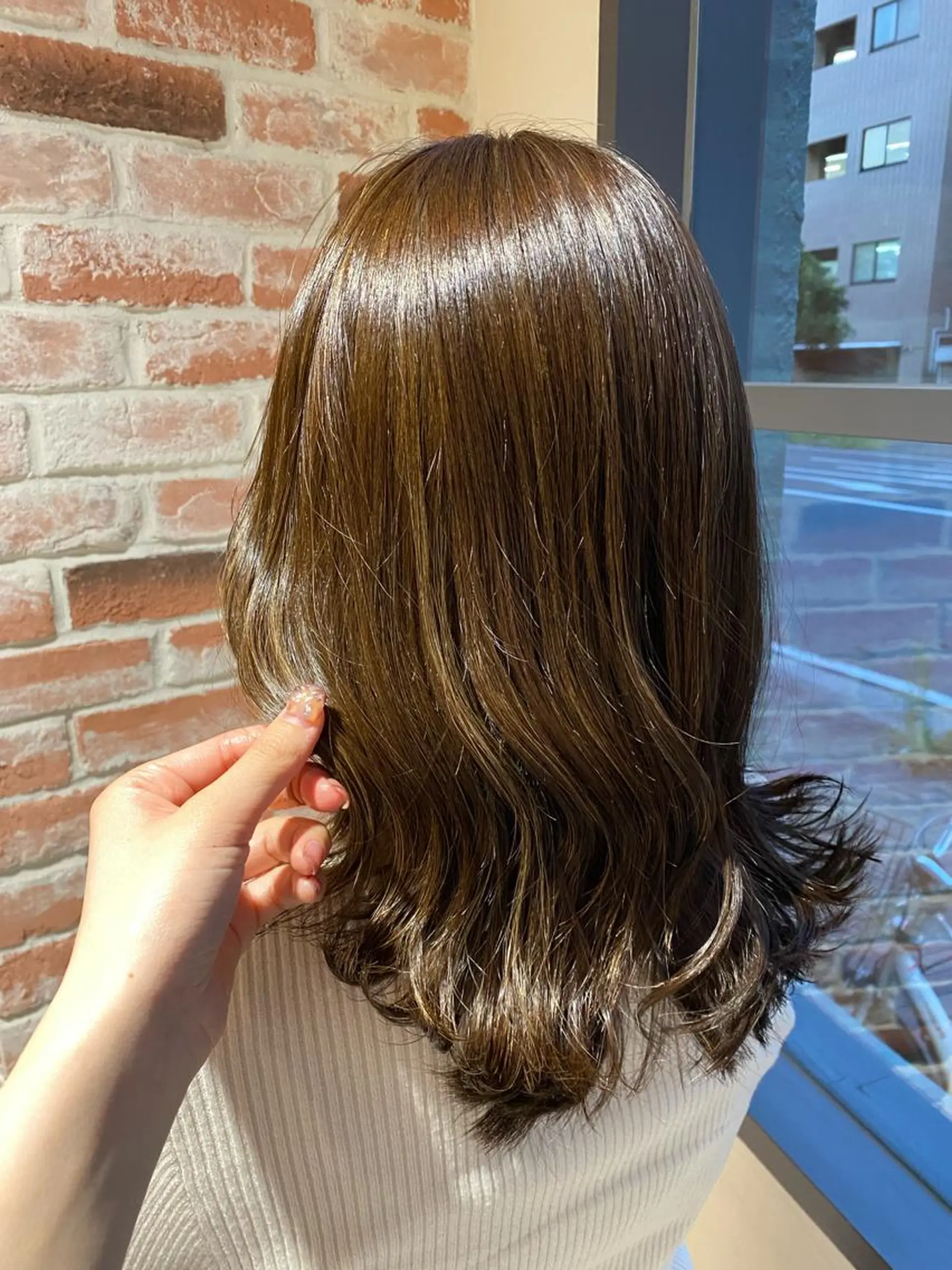 セミロング カラー 透明感カラー ハイライトカラー ハイライト 関口 桃花🌷 暖色カラーのヘアスタイル