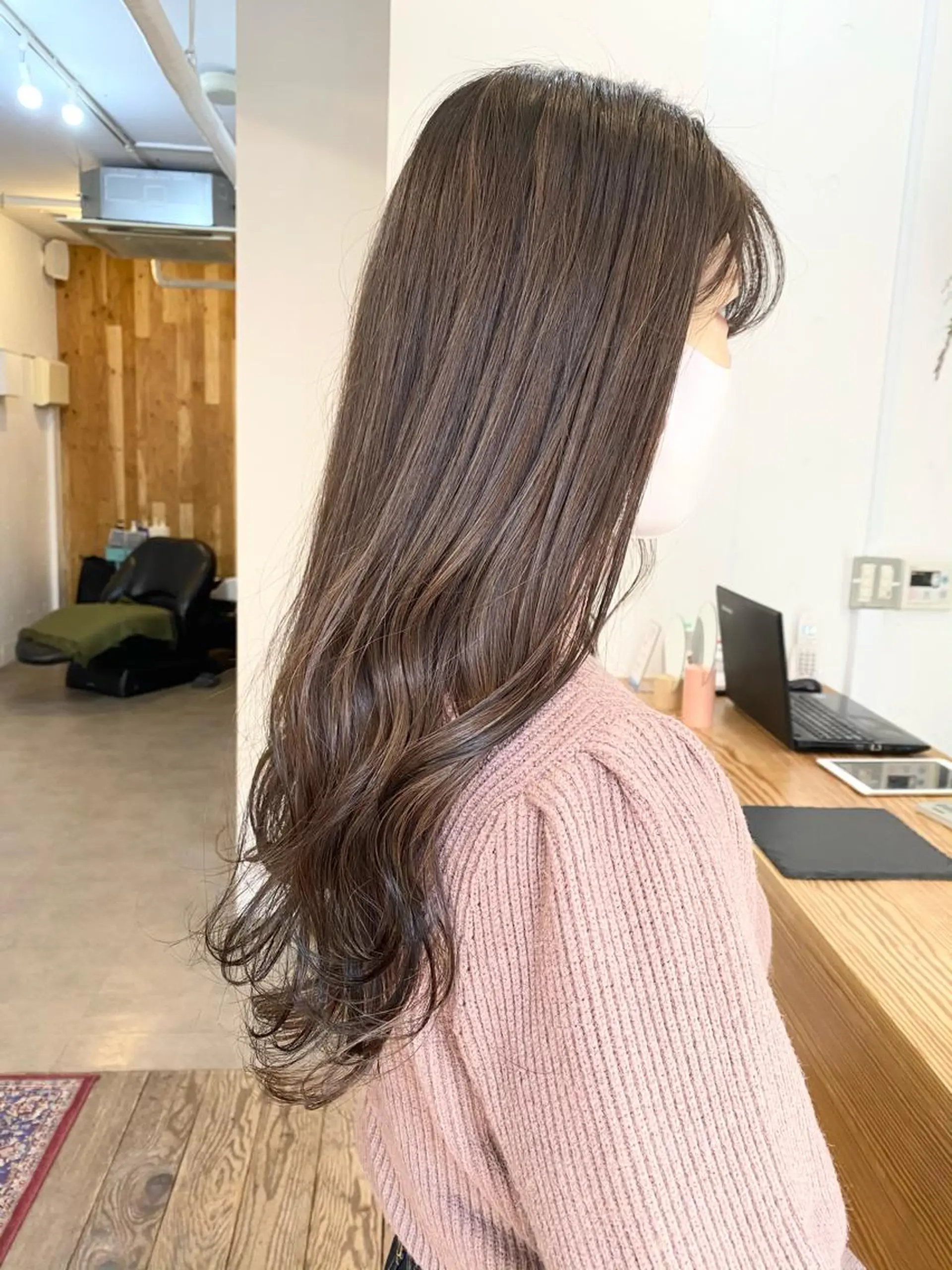 ロング カラー ベージュカラー ハイライトカラー ハイライト ヘアカラー トリートメント chama レイヤーカットのヘアスタイル