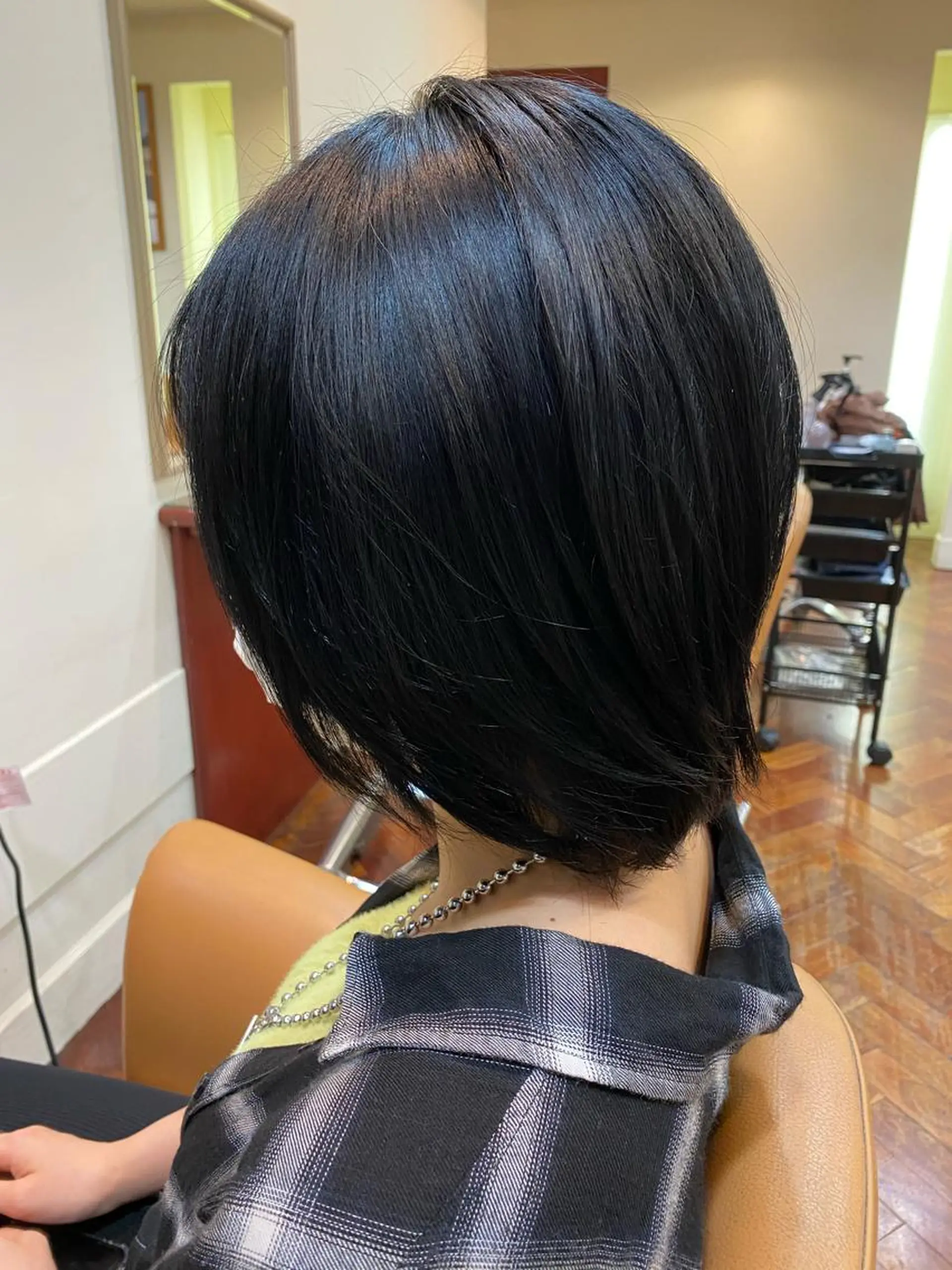 ショート カラー ミストバング 黒髪 ブルーカラー ブルーブラック  フェイスフレーミング ヘアカラー すずき たつやのヘアスタイル