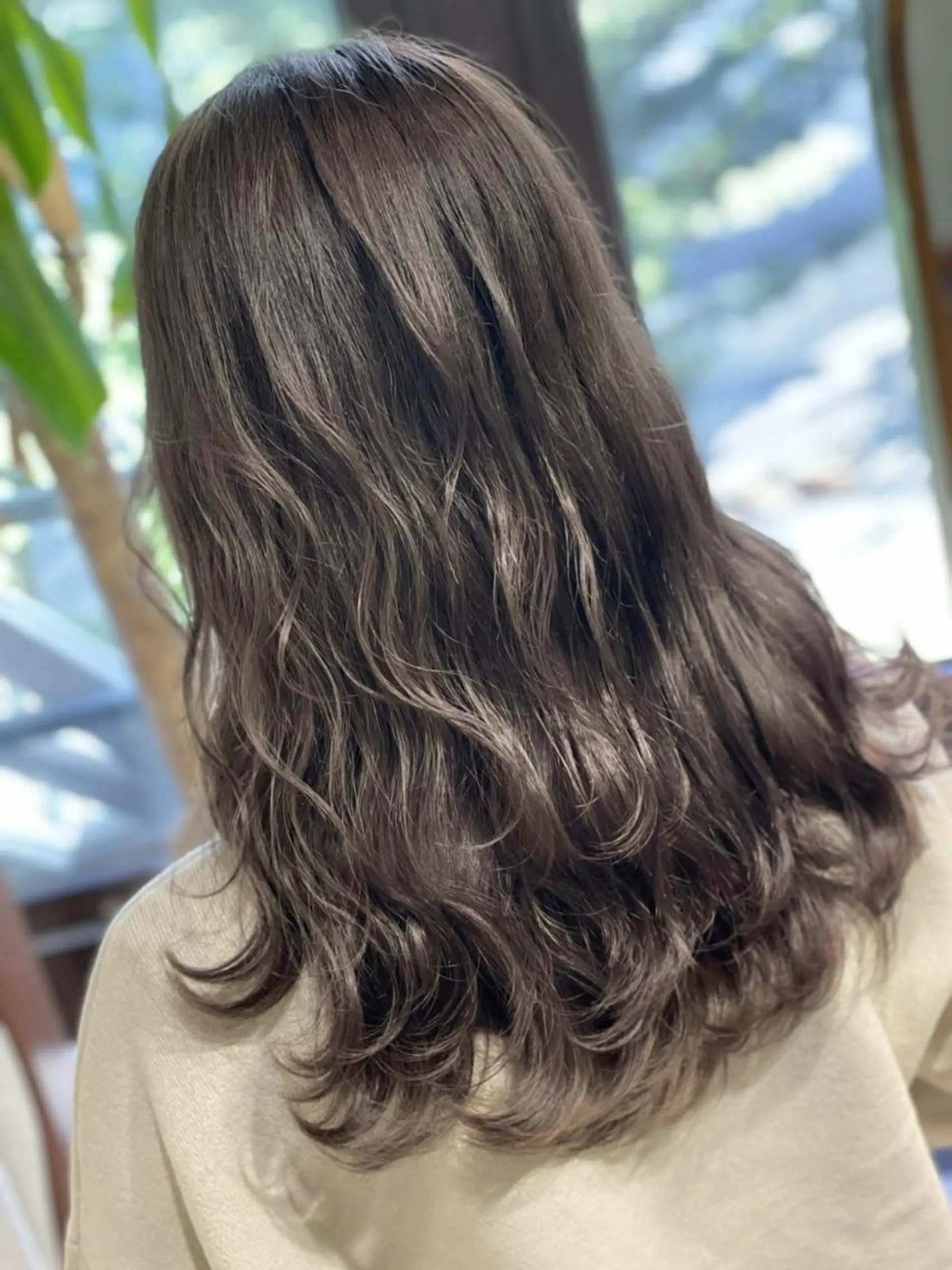 ロング カラー ブリーチ 透明感カラー グレージュ ブリーチなしカラー カット ヘアカラー トリートメント FOR HAIRのヘアスタイル