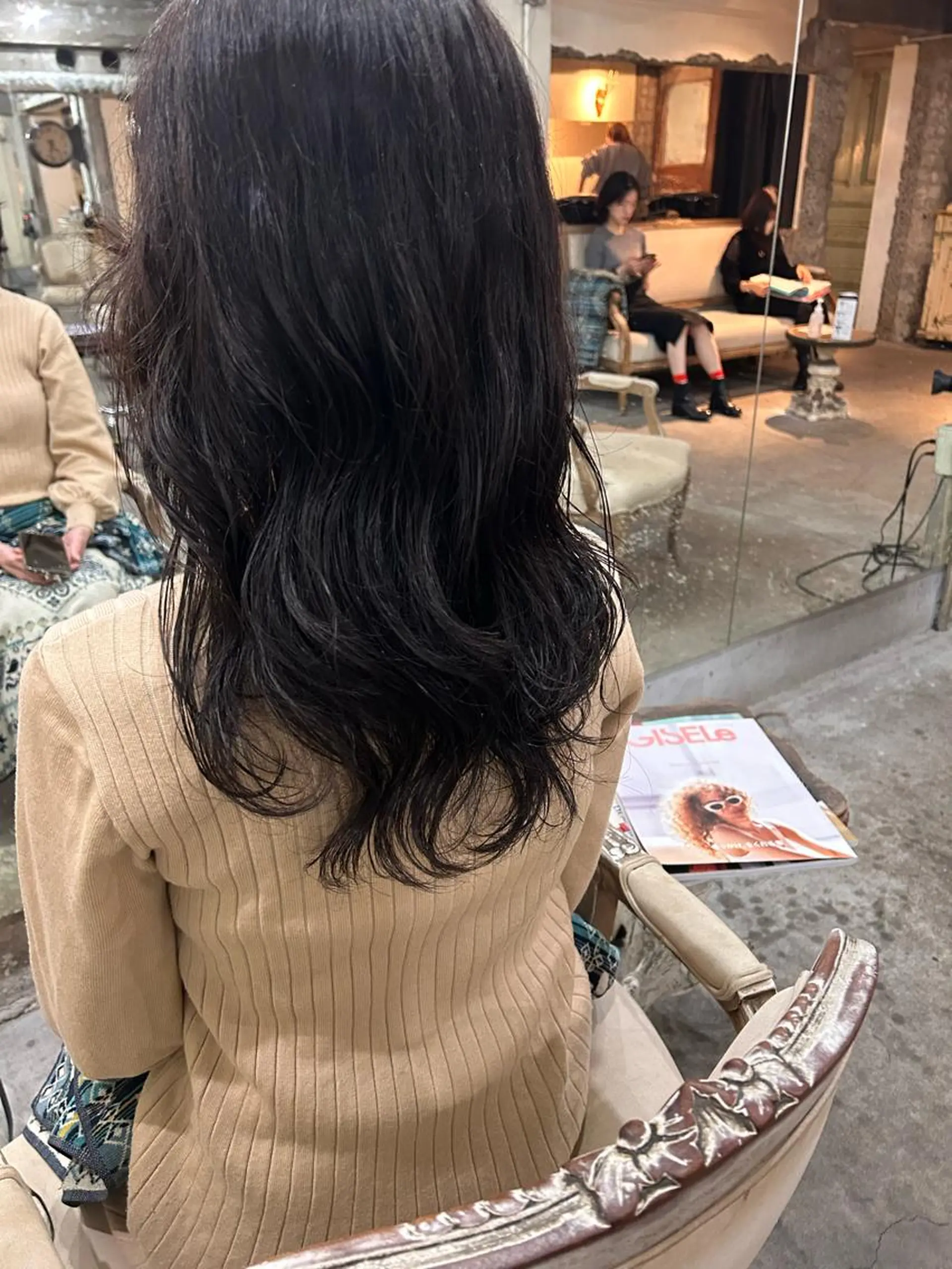 ミディアム パーマ ミディアムパーマ くびれヘア ニュアンスパーマ お任せヘア☘️☘️ 及川渚のヘアスタイル