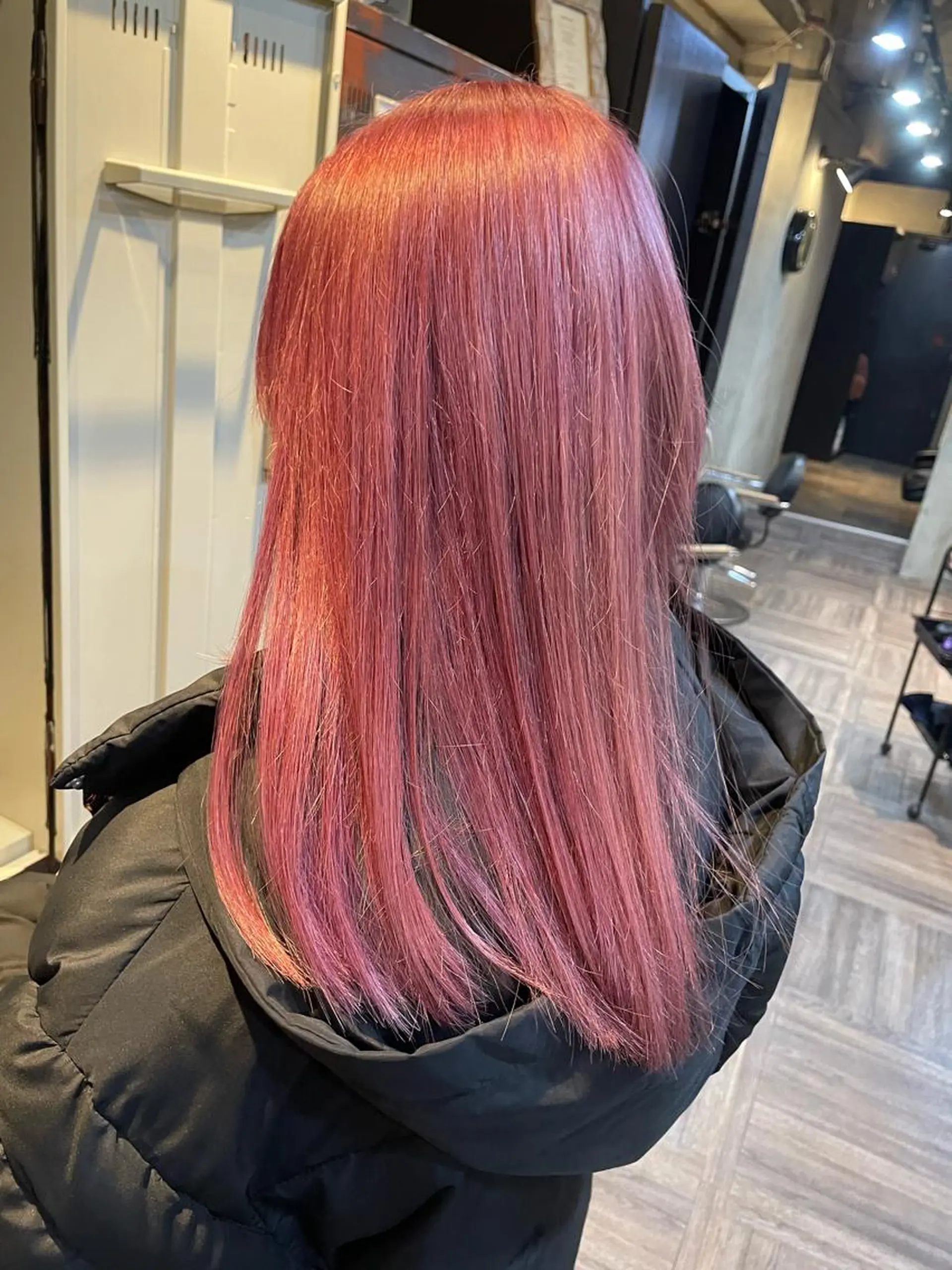 ロング カラー ブリーチ ピンクカラー La fith 店長 城谷颯人のヘアスタイル