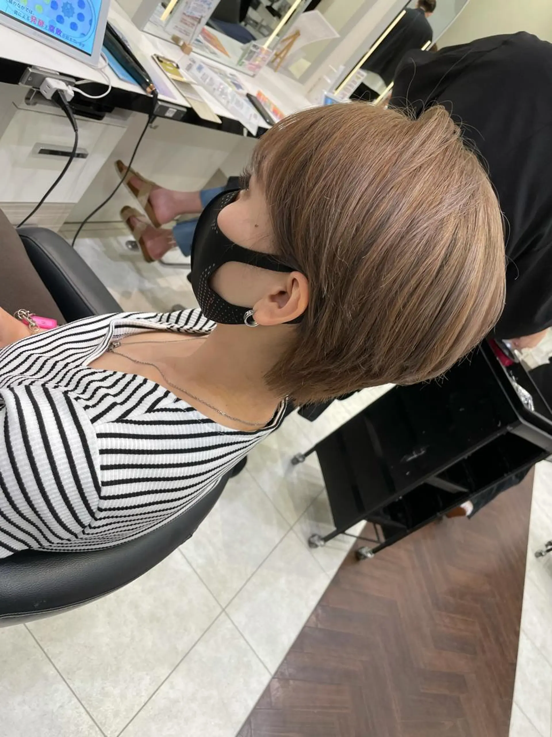 ショート ヘアカラー 岸 保奈美のヘアスタイル