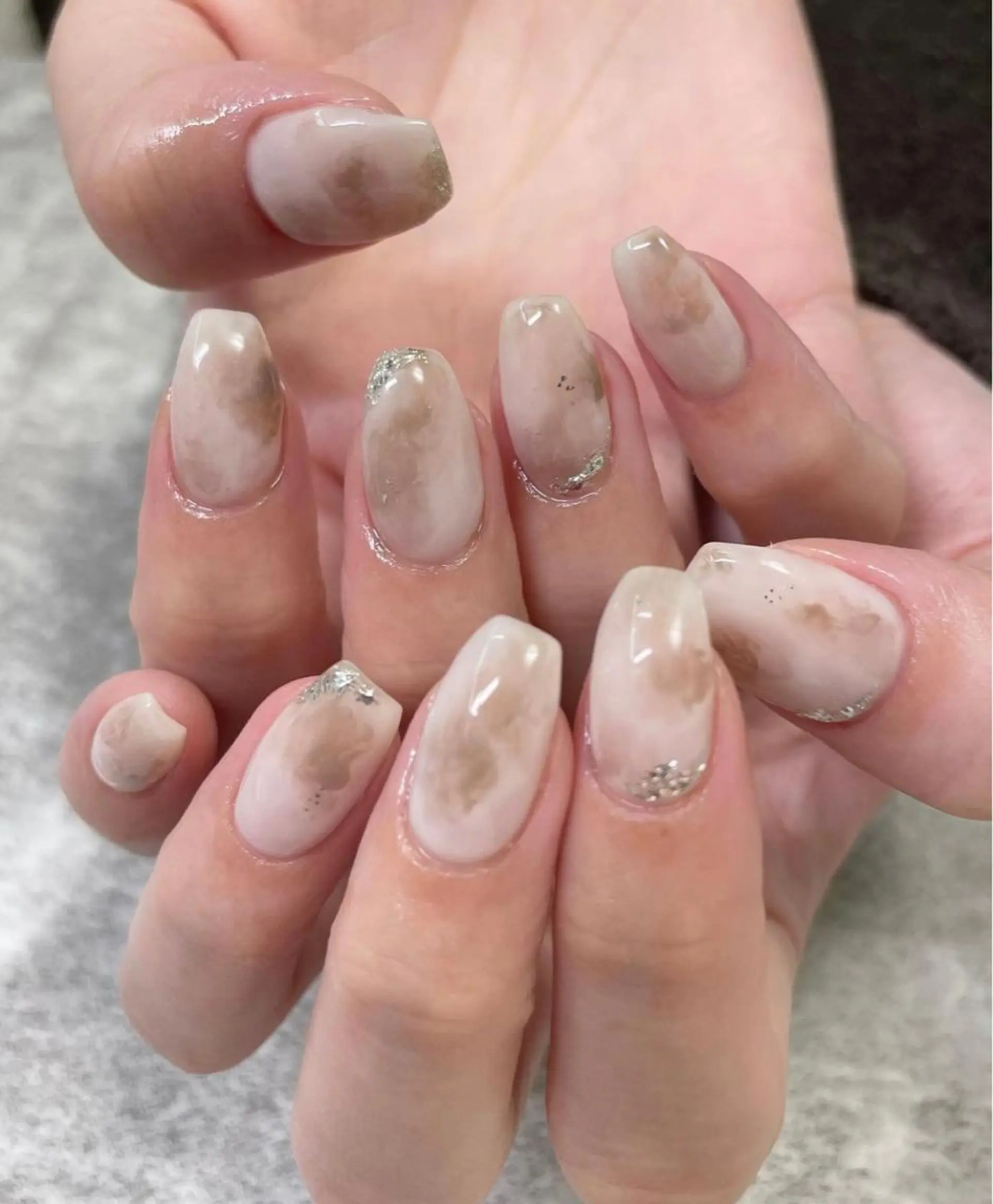 ネイル ニュアンスネイル 𝐻𝑎𝑝𝑝𝑖 𝑛𝑒𝑠𝑠のネイルデザイン