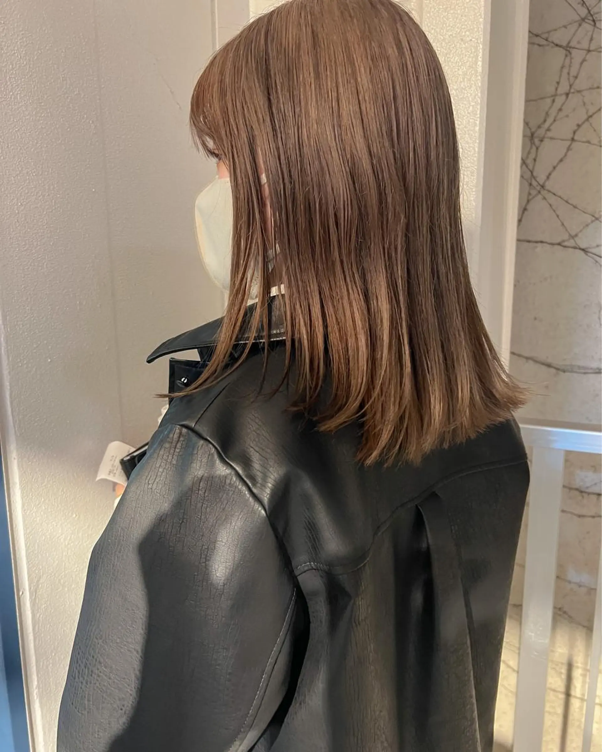 ミディアム カラー ショートボブ ベージュカラー ブリーチ ケアブリーチ 透明感カラー カット ヘアカラー トリートメント a moment(モーメント)所属・蔵前 デザインカット KOBAYASHIのヘアスタイル