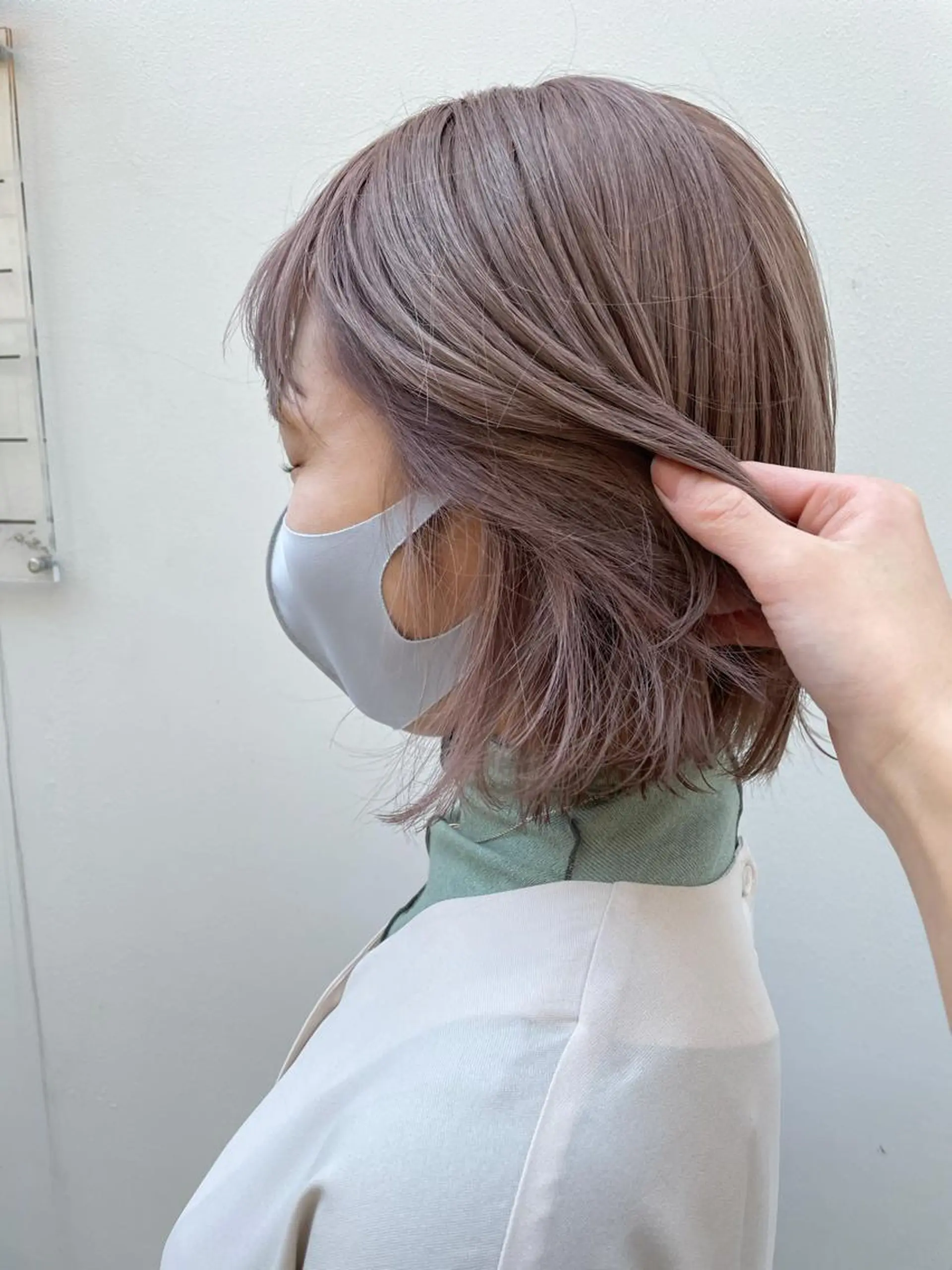 ミディアム カラー ベージュカラー ピンクカラー ピンクベージュ カット ヘアカラー chama レイヤーカットのヘアスタイル