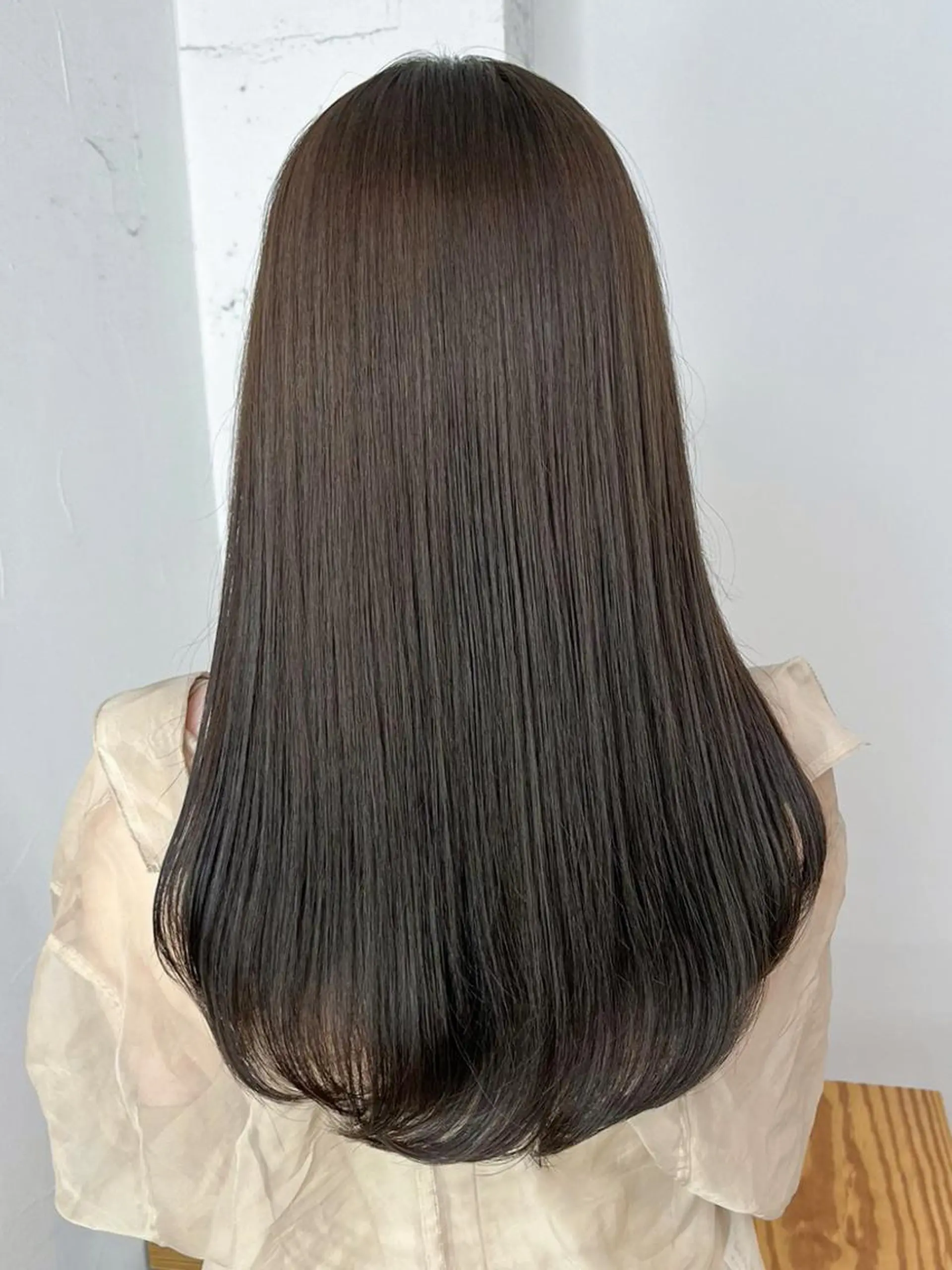 セミロング カラー グレージュ オリーブグレージュ オリーブグレー カット ヘアカラー トリートメント ITbyALBUM 中野店のヘアスタイル