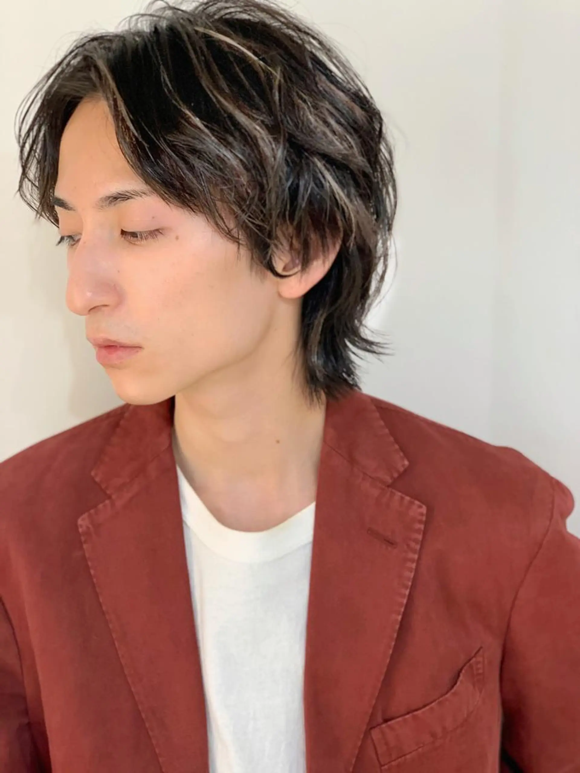 ショート カラー メンズ メンズブリーチ センターパート フェードカット メンズハイライト メンズハイトーン メンズStylist 山根慧のヘアスタイル