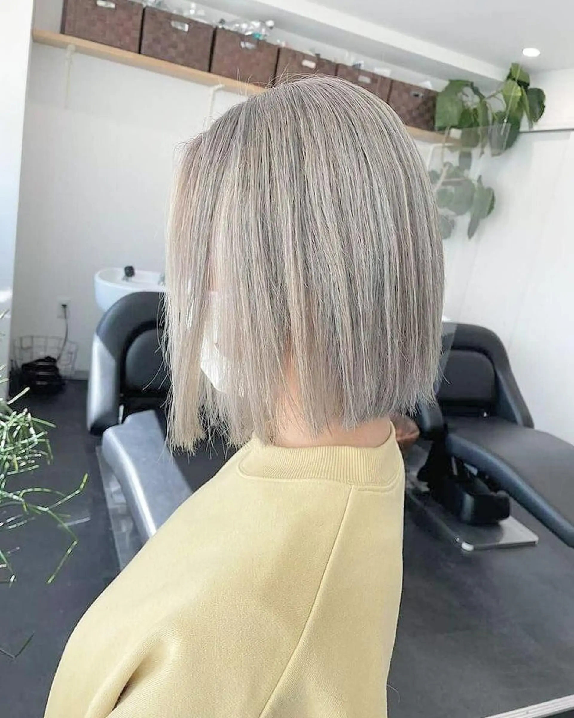 ミディアム カラー ブロンド ホワイトブロンド JIL BLAN 京都所属・RU RIのヘアスタイル