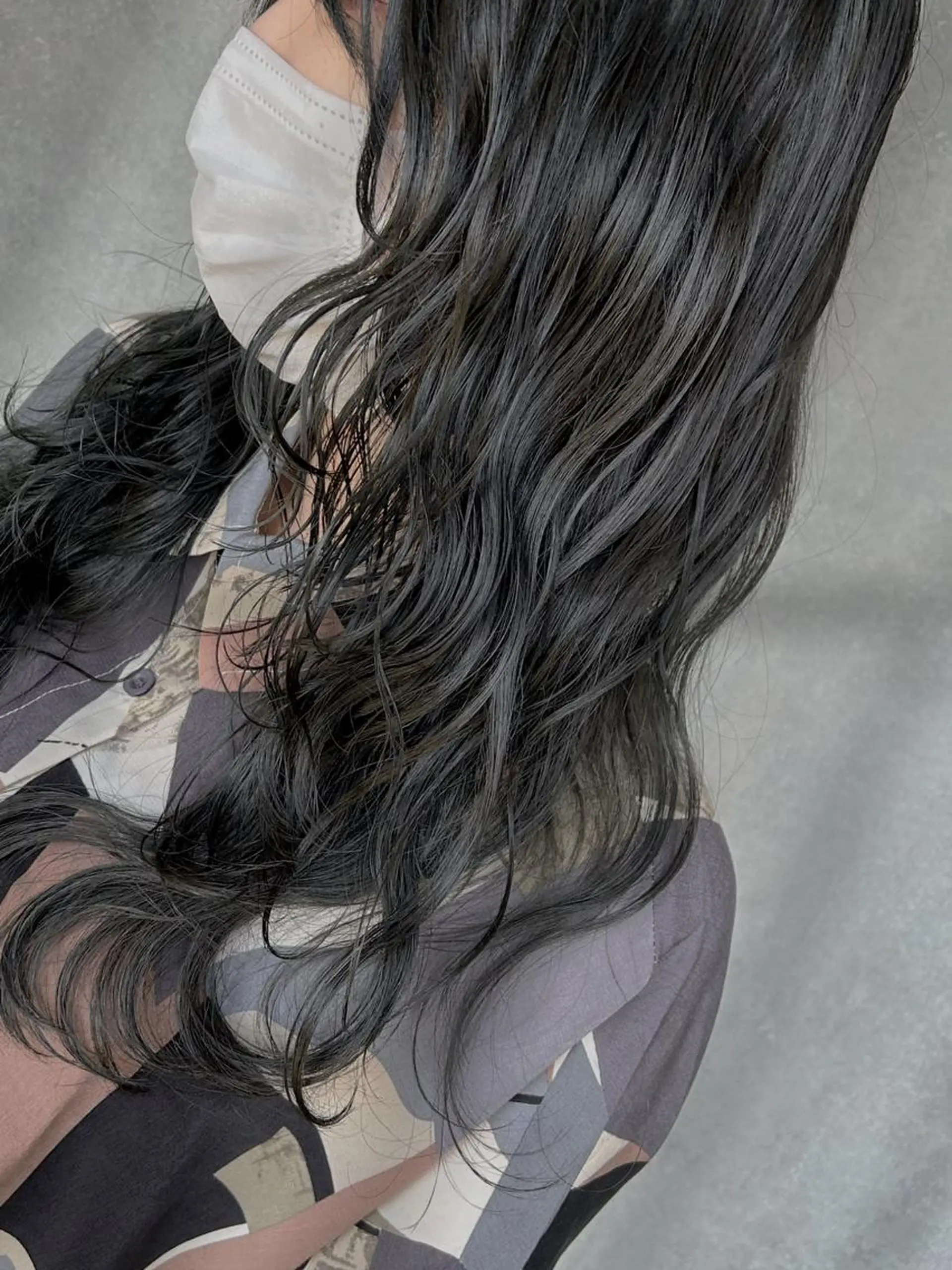 ロング カット 西村 真実子のヘアスタイル