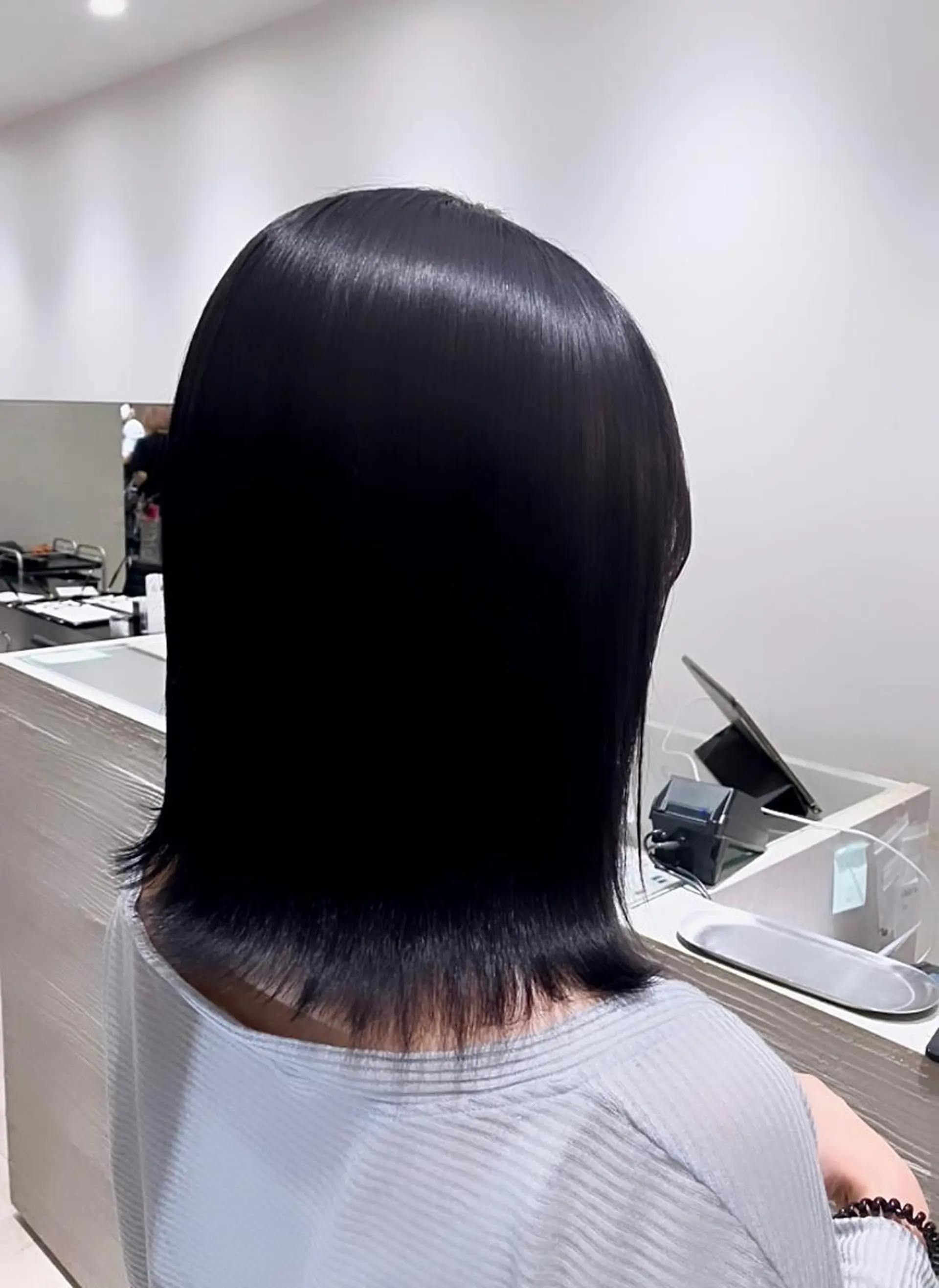 セミロング カラー 黒髪 ラベンダーカラー サキ🤍ハイトーン 🩰くびれ巻きヘアのヘアスタイル
