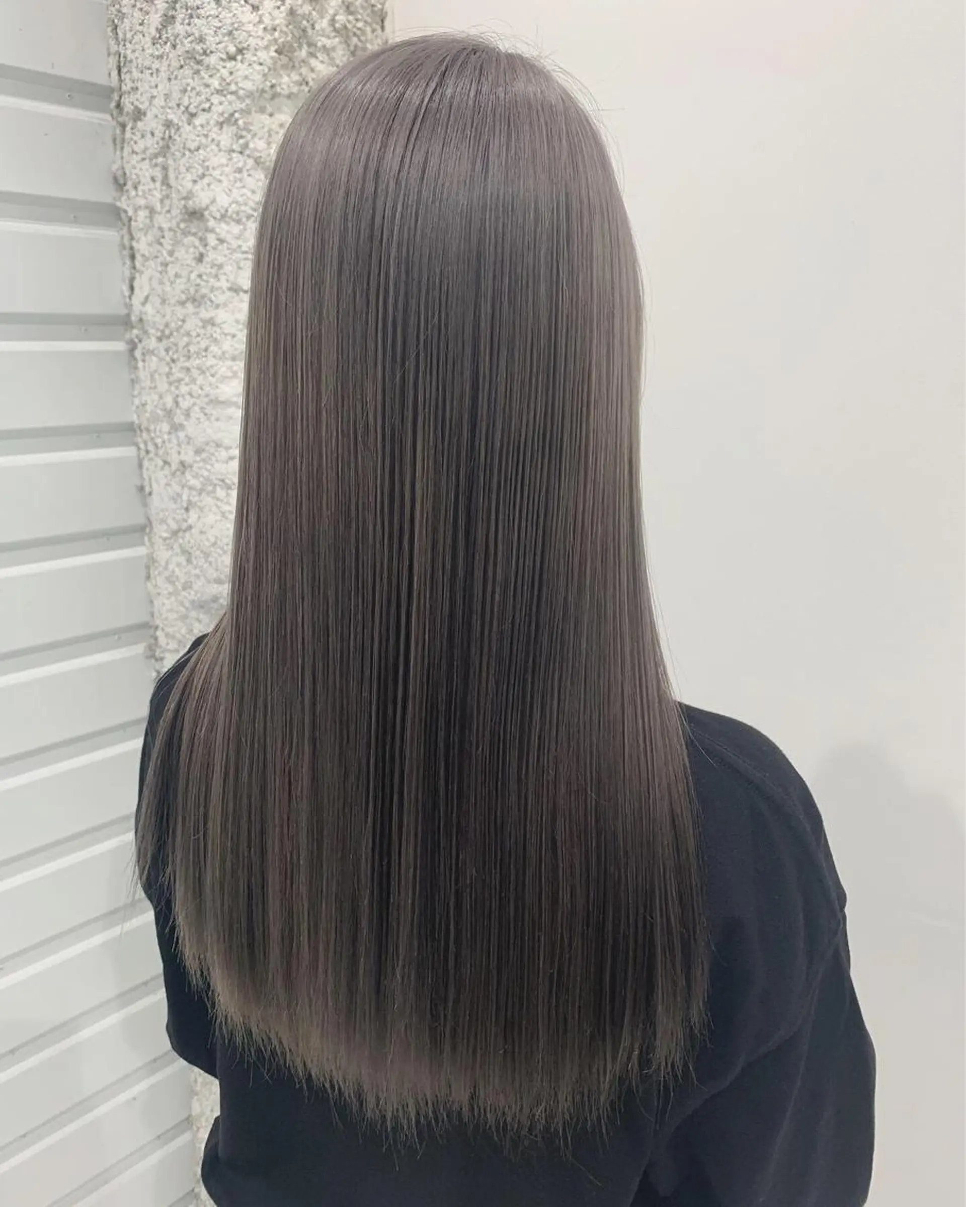 ロング カラー ベージュカラー シルバー シルバーベージュ KURUMI /NINE麻布十番のヘアスタイル