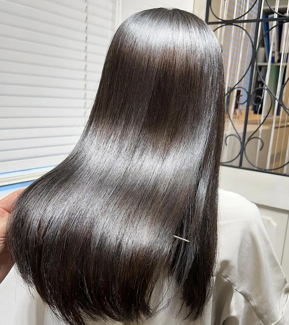 セミロング ✨透明感カラー✨ ☘️くすみカラー☘️のヘアスタイル