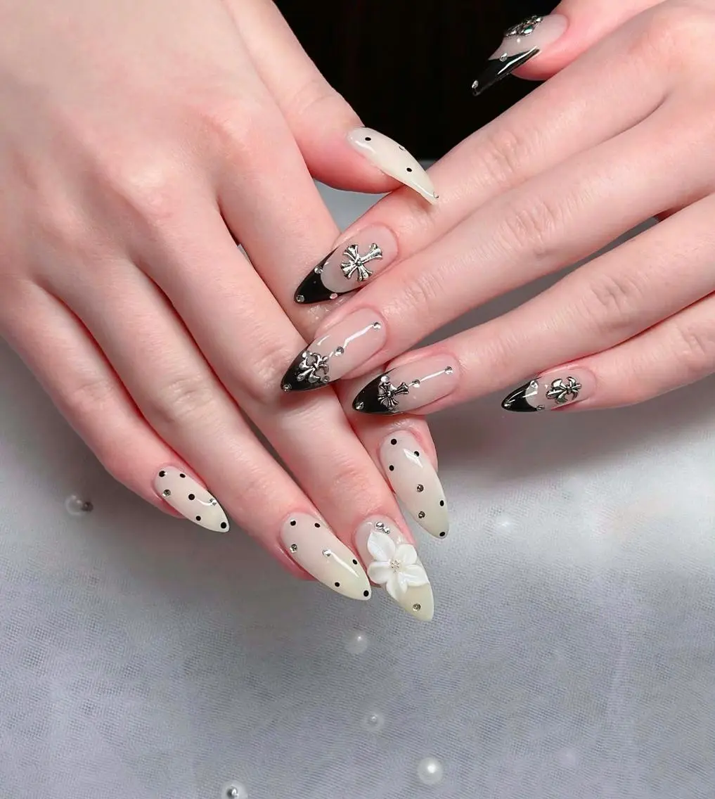 ネイル フレンチネイル ジェルネイル ハロウィン 韓国ネイル マグネットネイル ハンドネイル H.baby Nail Salonのネイルデザイン
