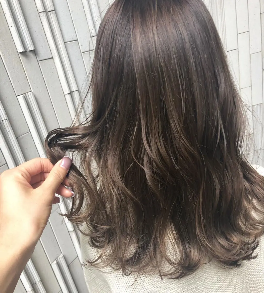 セミロング カラー 透明感カラー ヘアカラー トリートメント 🍊新宿南口🍊 ERINAのヘアスタイル