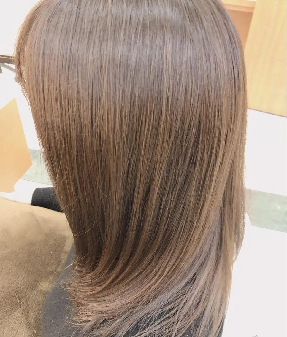 カラー グレージュ イルミナカラー ナカタケ ユウのヘアスタイル