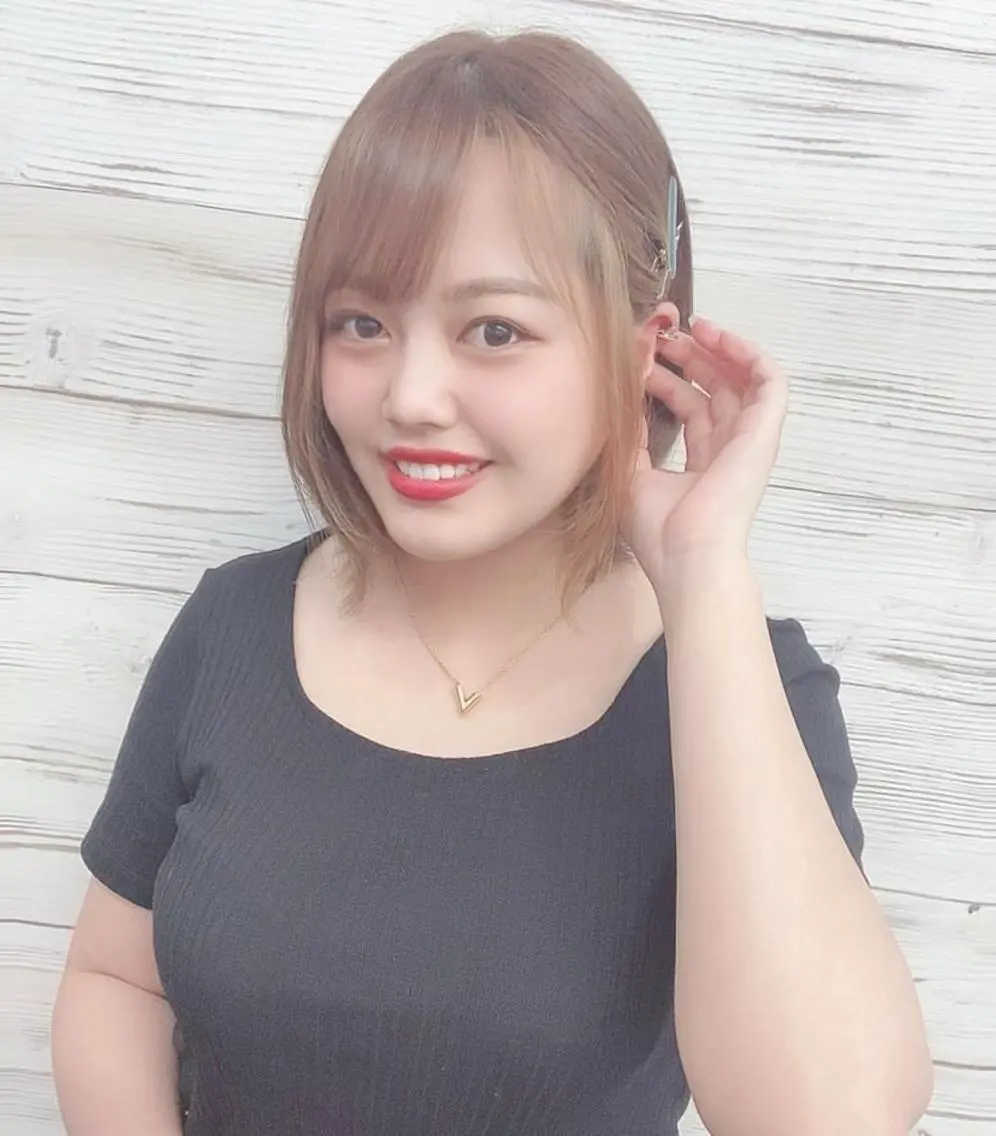 ミディアム カラー ヘアアレンジ ショートボブ 編み込みエクステ シールエクステ ミディアムパーマ バレイヤージュ LAVENDIA 初音のヘアスタイル