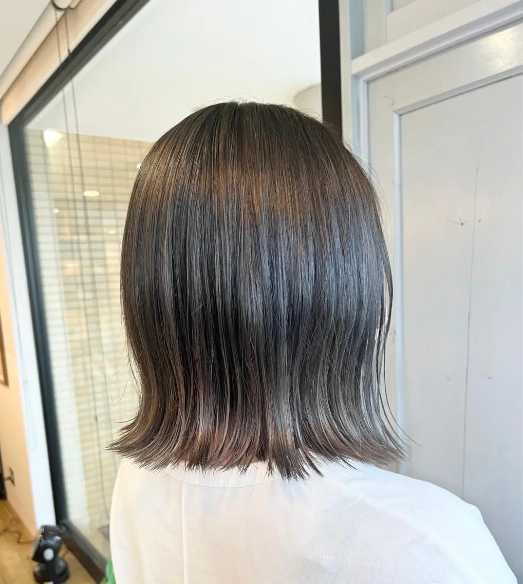 ミディアム カラー アッシュ ベージュカラー カット ヘアカラー トリートメント 堀 望美のヘアスタイル