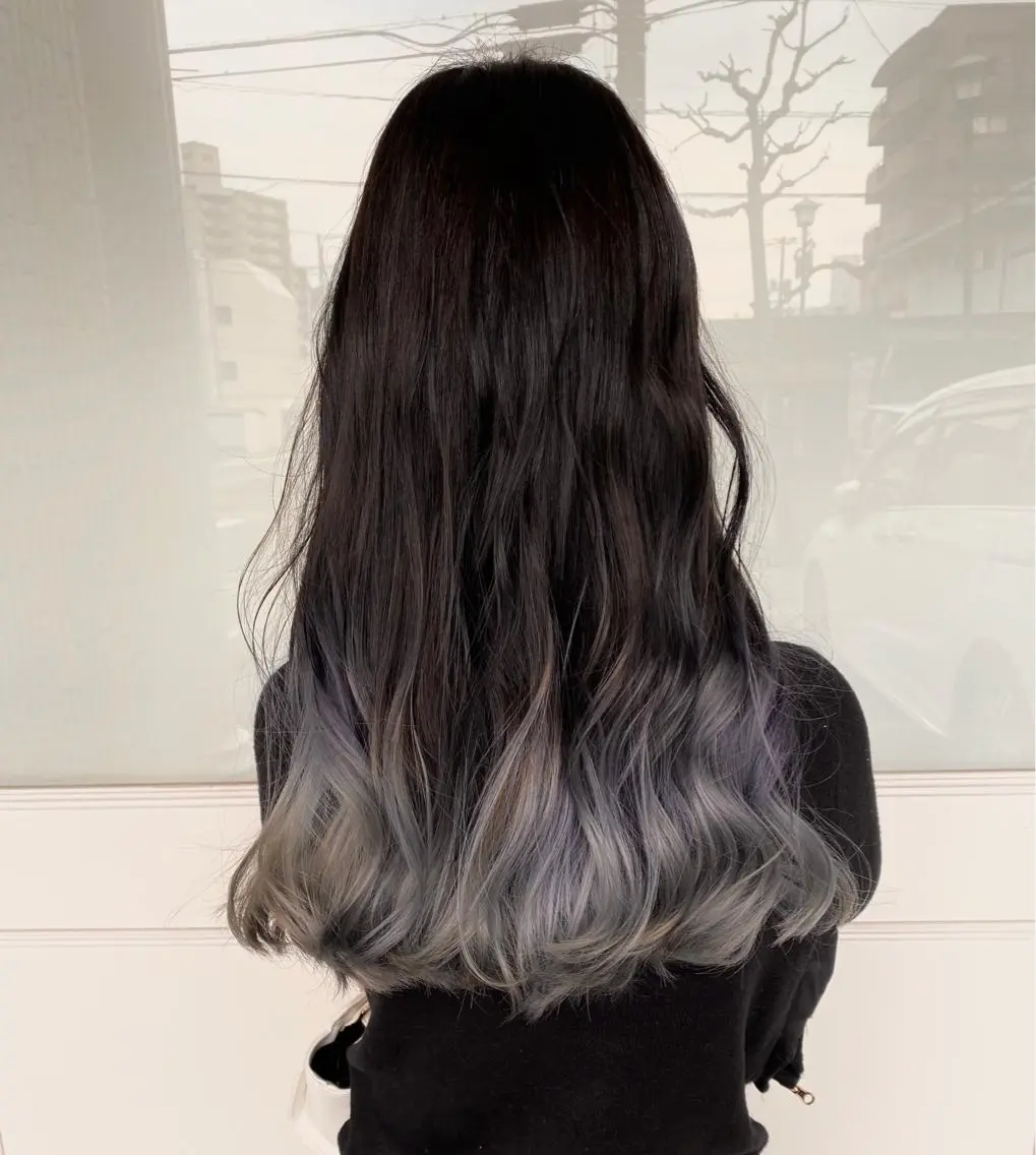 ロング カラー グラデーションカラー シルバー 杉田 健太のヘアスタイル