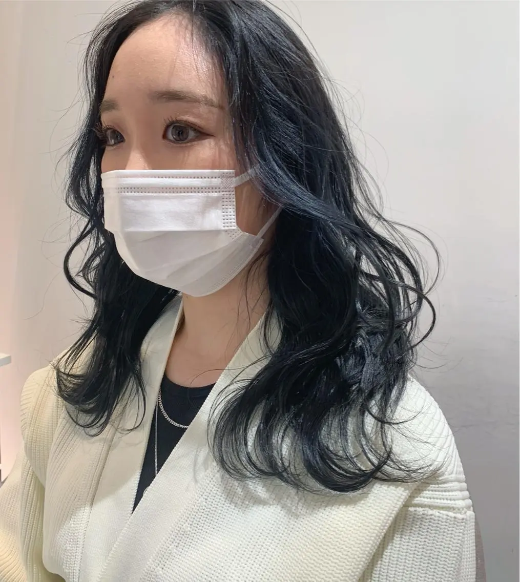 セミロング カラー ダブルカラー ヤマグチ リョウのヘアスタイル