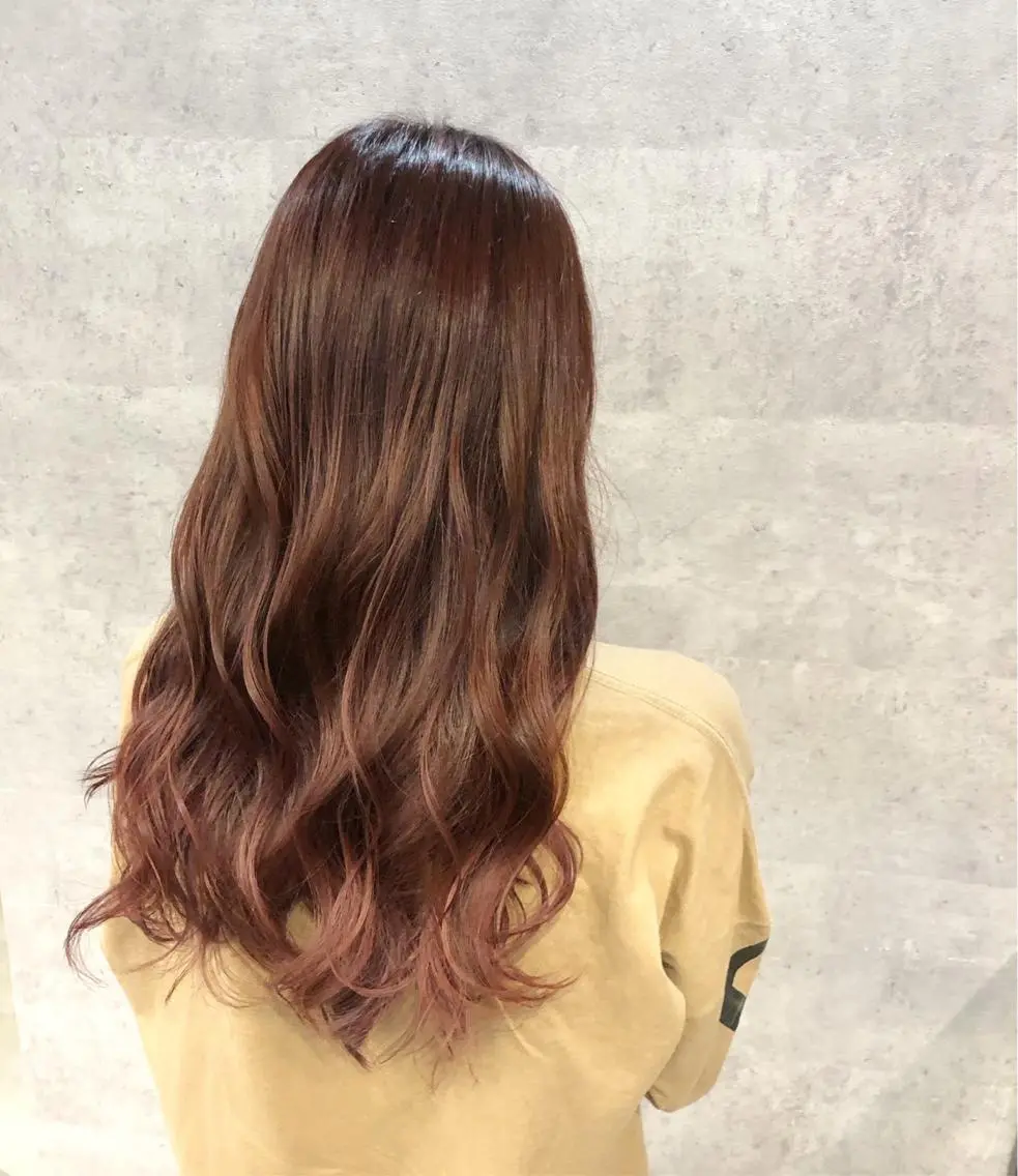 ロング カラー ピンクカラー 髪質改善で 憧れの潤艶美髪にのヘアスタイル