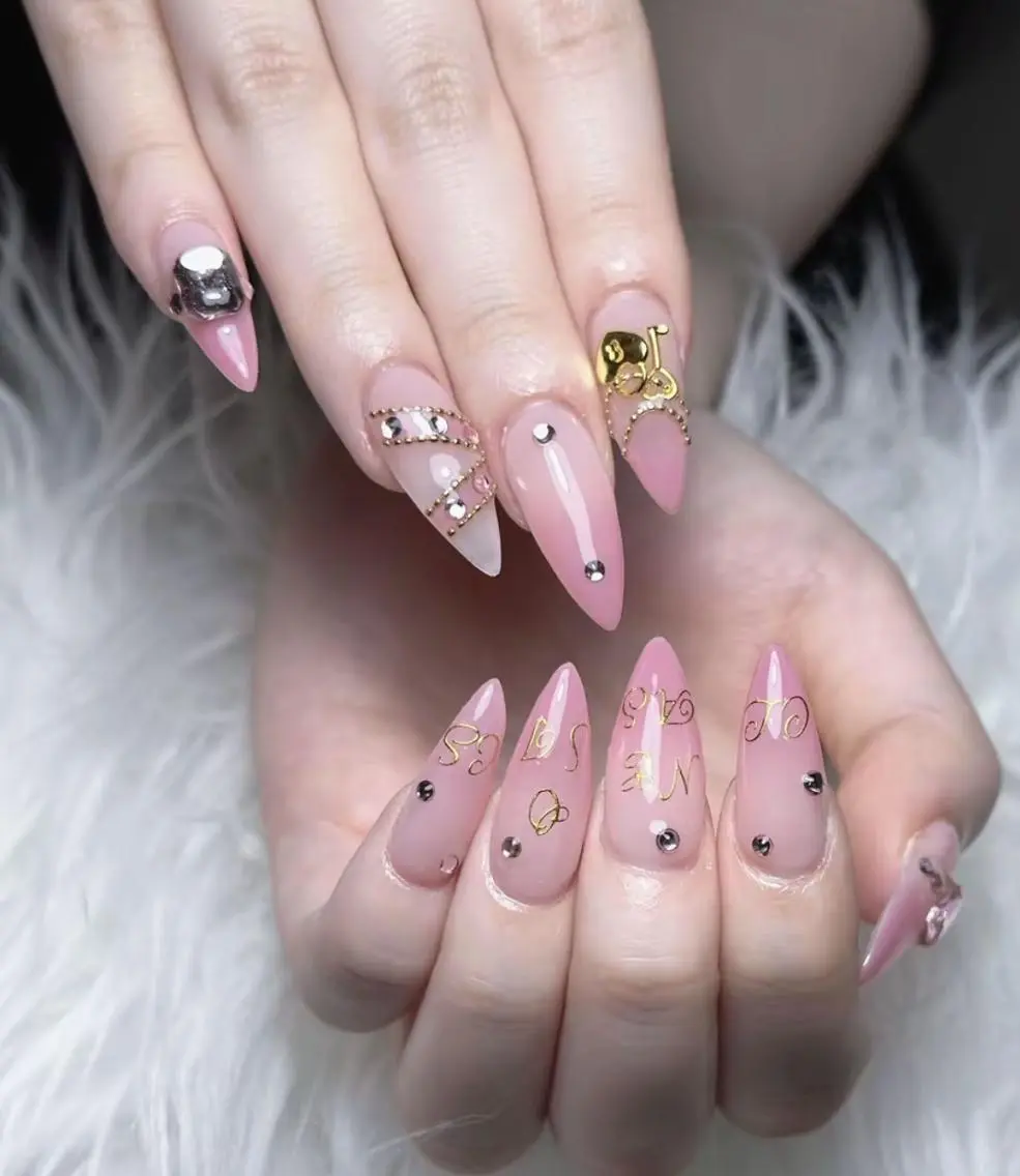 ネイル チークネイル フレンチネイル キラキラネイル 韓国ネイル マグネットネイル ハンドネイル Sakura h.babynailのネイルデザイン