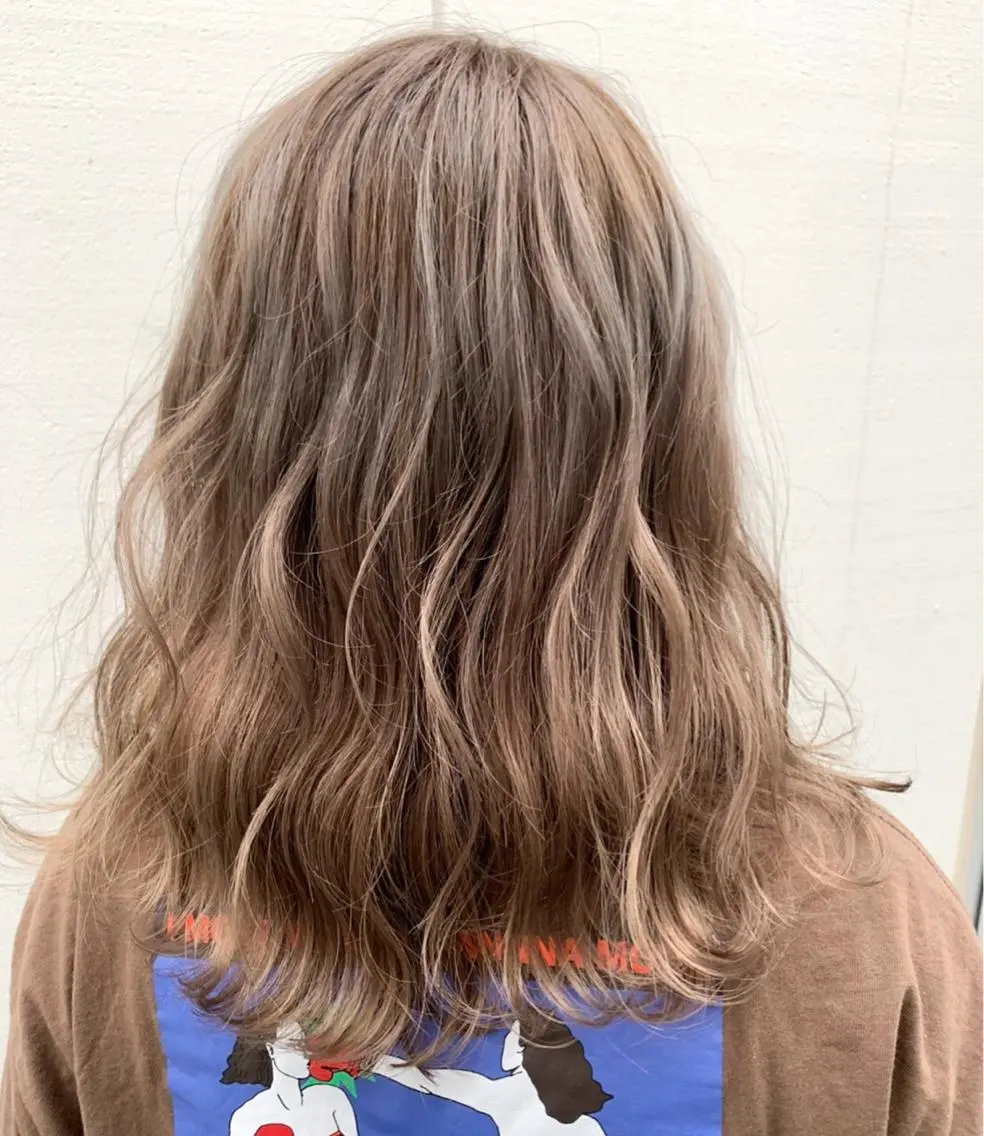 ロング 高梨 里穂のヘアスタイル