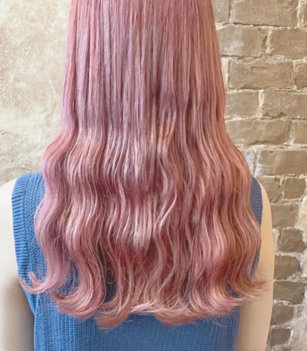 ロング カラー ブリーチ、パーマ 西部笑のヘアスタイル