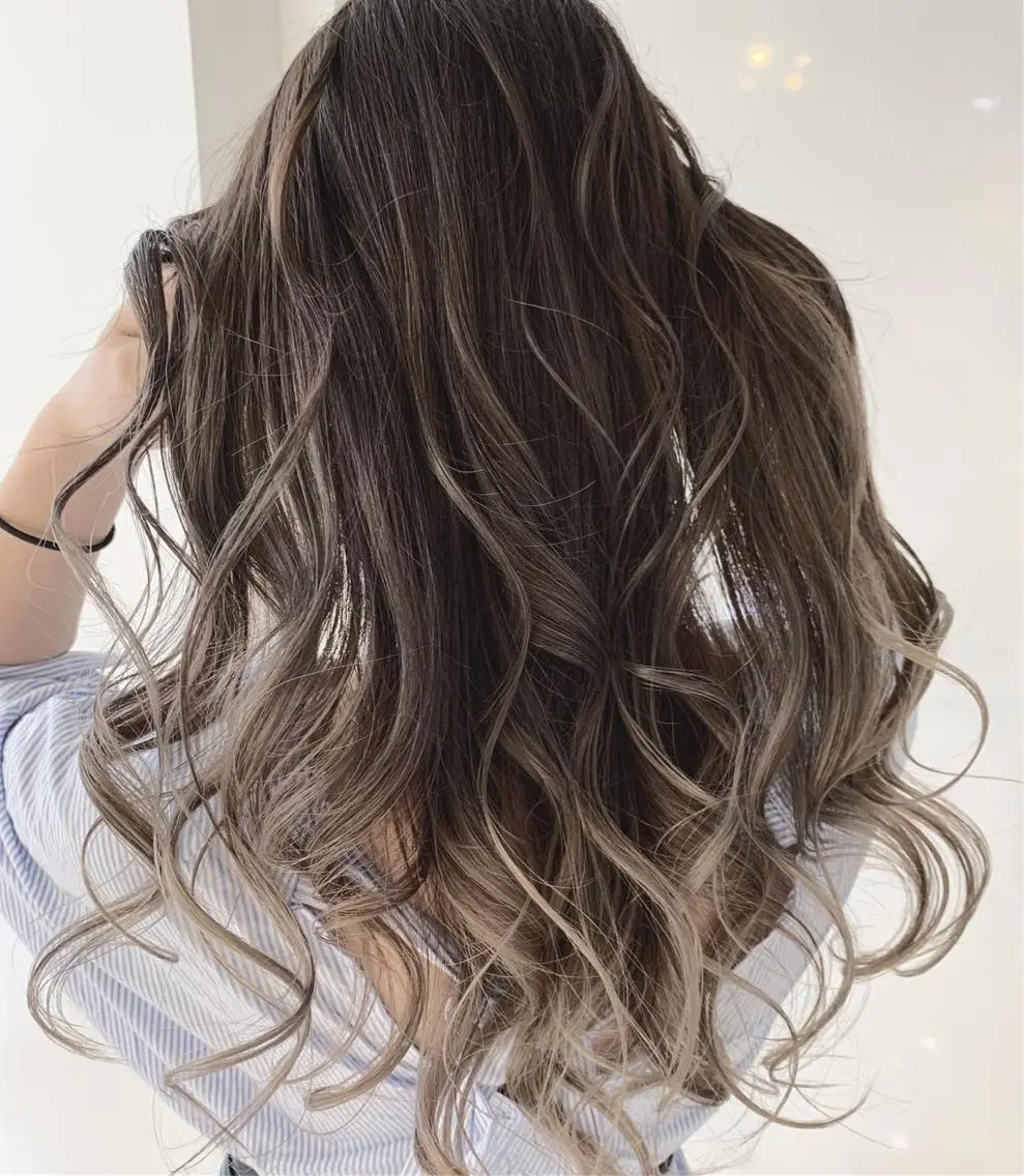 ミディアム カラー パーマ 透明感カラー ハイライトカラー ハイライト 【公式】amble luxe池袋東口🩷のヘアスタイル