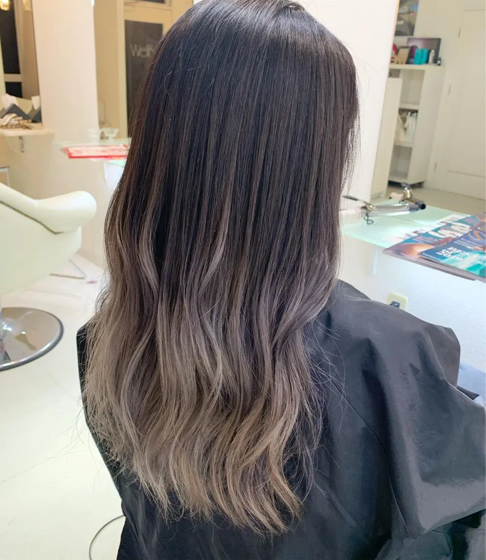 ロング カラー ベージュカラー ブリーチ グラデーションカラー ハイトーンカラー ミルクティーベージュ 渡辺 健太のヘアスタイル