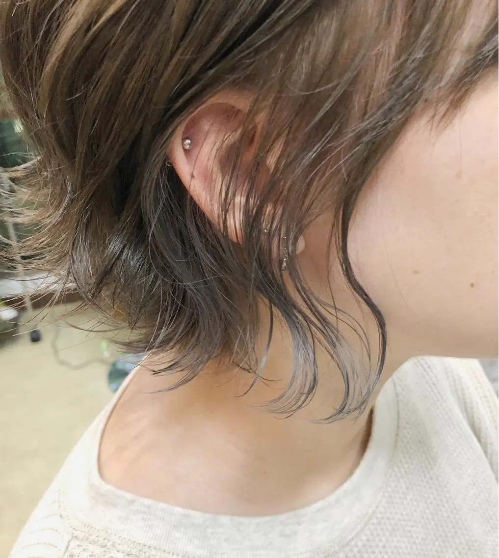 ショート カラー ヘアアレンジ イヤリングカラー シルバー 溝口 ひなこのマツエク・マツパデザイン