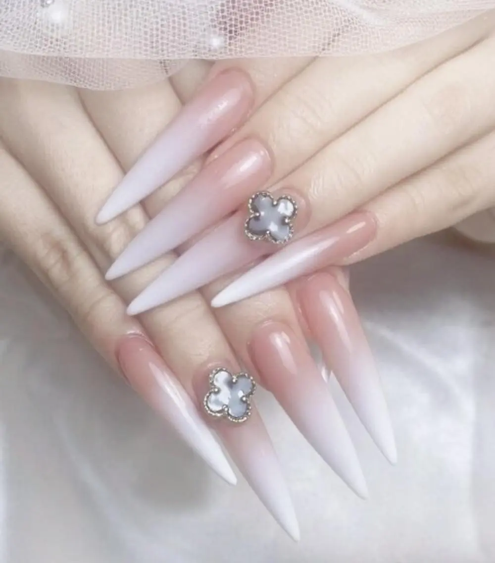 ネイル Kana🌻マツエク &Nailサロン💛のネイルデザイン