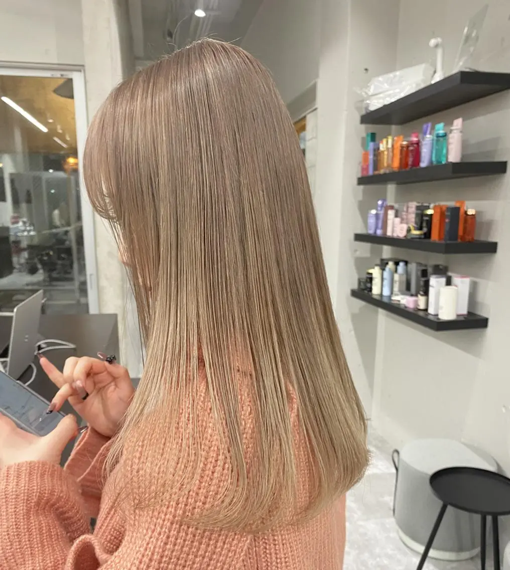 カラー ベージュカラー ブリーチ ケアブリーチ 透明感カラー ミルクティーベージュ ヘアカラー トリートメント ハイトーン😺艶 ✨ブリーチ✨透明感のヘアスタイル