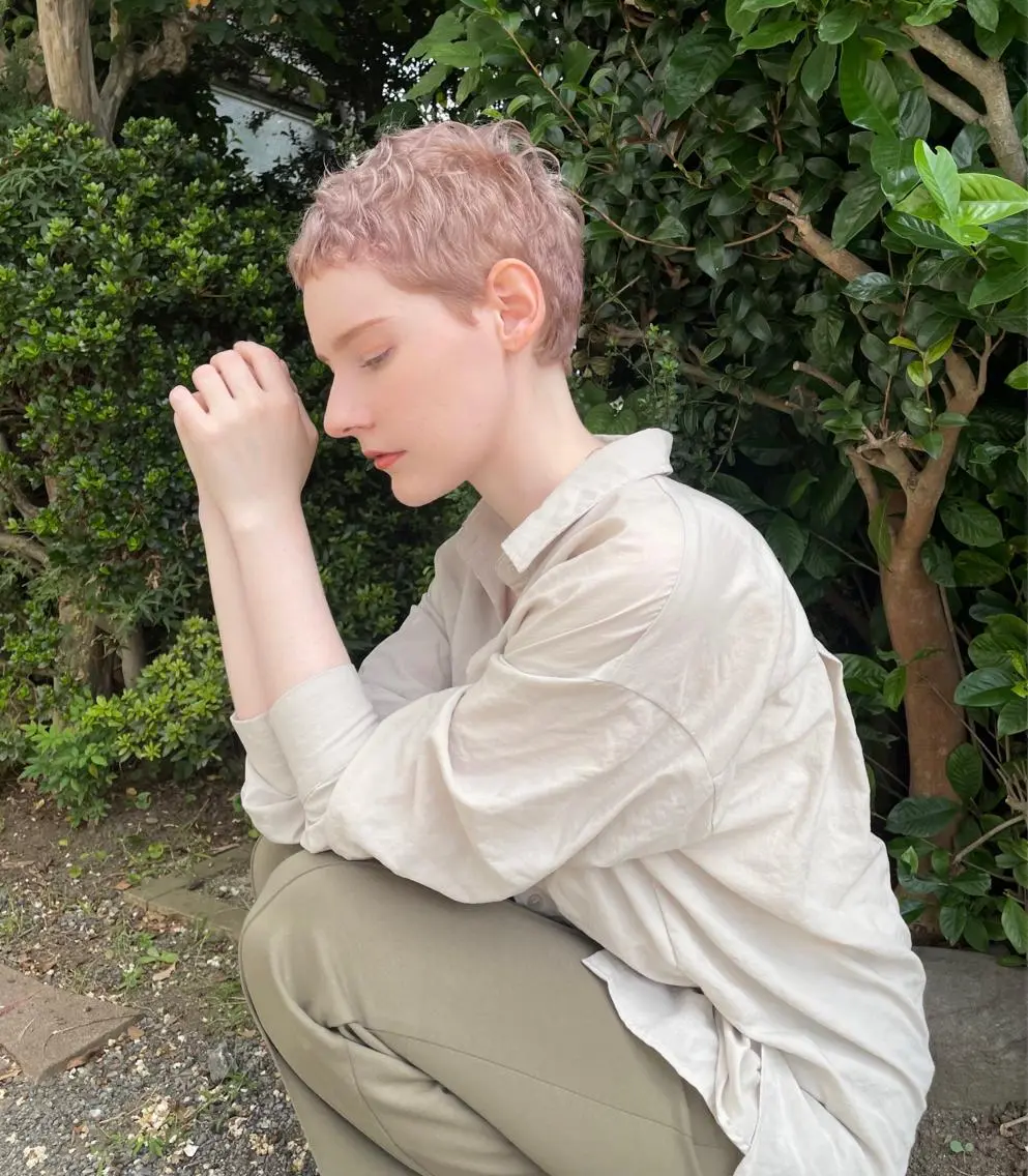ショート カラー ブリーチ ピンクカラー ホワイトピンク 透明感ハイライト◎ 伊藤夏海のヘアスタイル