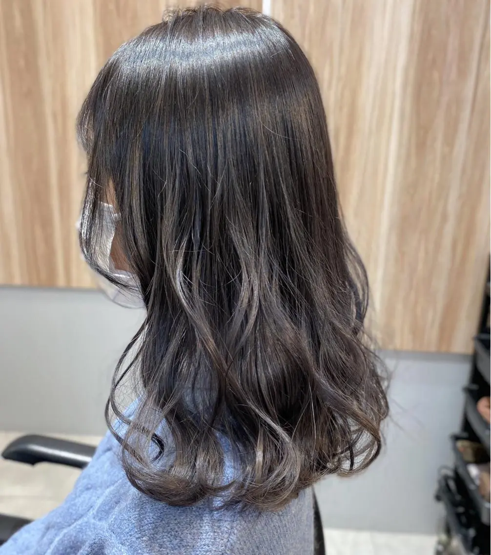 セミロング カラー グラデーションカラー 【透明感、艶髪】西村 有司のヘアスタイル