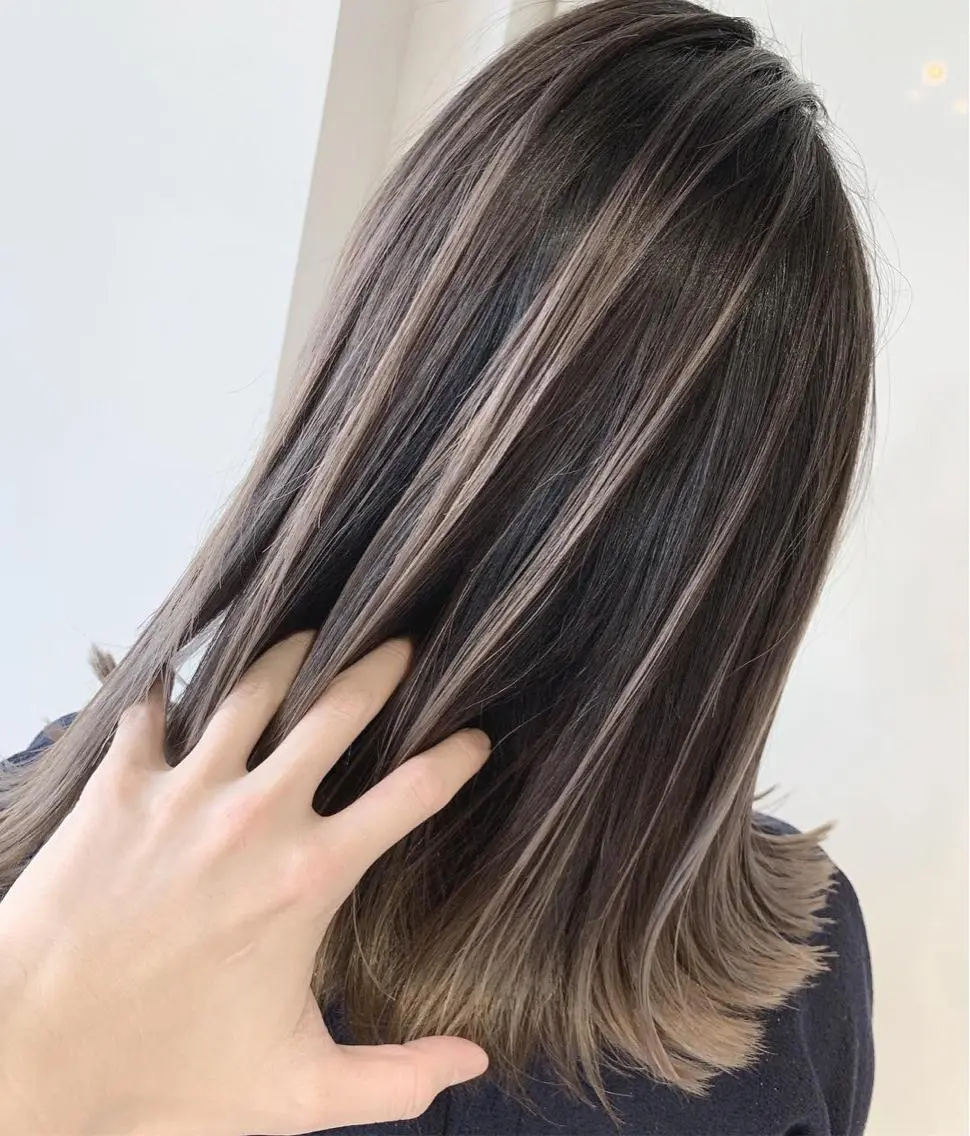 セミロング カラー バレイヤージュ ブリーチ レイヤーカット ブリーチ 透明感HIDEのヘアスタイル