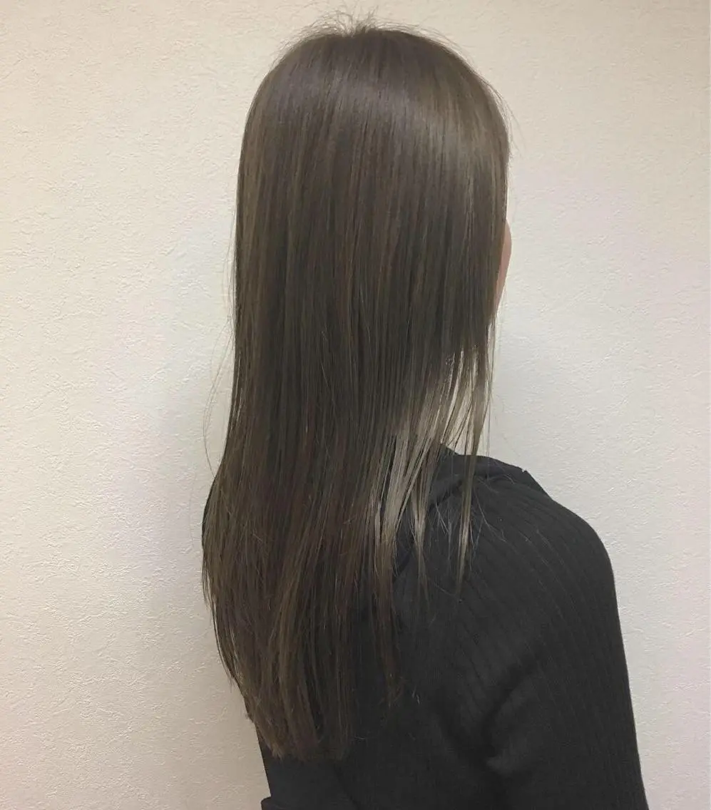 ロング カラー アッシュ ベージュカラー カット ヘアカラー トリートメント 斉藤 貴也のヘアスタイル