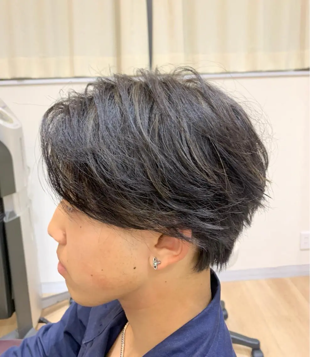 カラー グレージュ ハイライトカラー 澤田 凌真のヘアスタイル